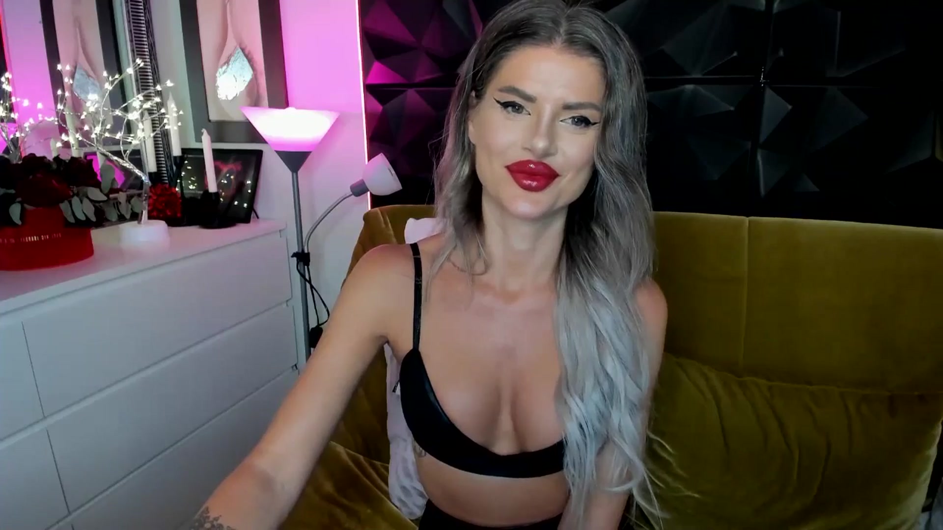 Gallery image thumbnail from TotalBella's myfreecams stream on, 09/28/2025, 23:13 image 11 of 20