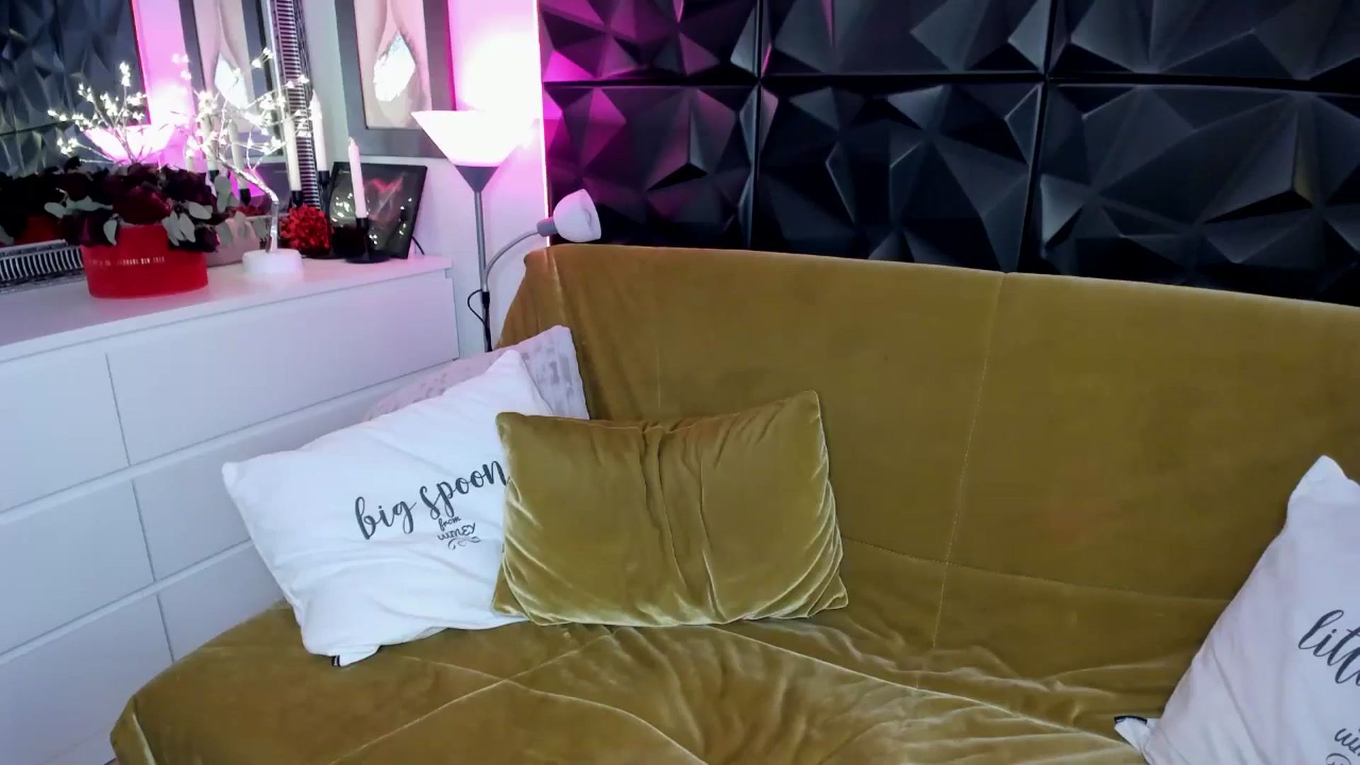 Gallery image thumbnail from TotalBella's myfreecams stream on, 09/29/2025, 20:42 image 19 of 20