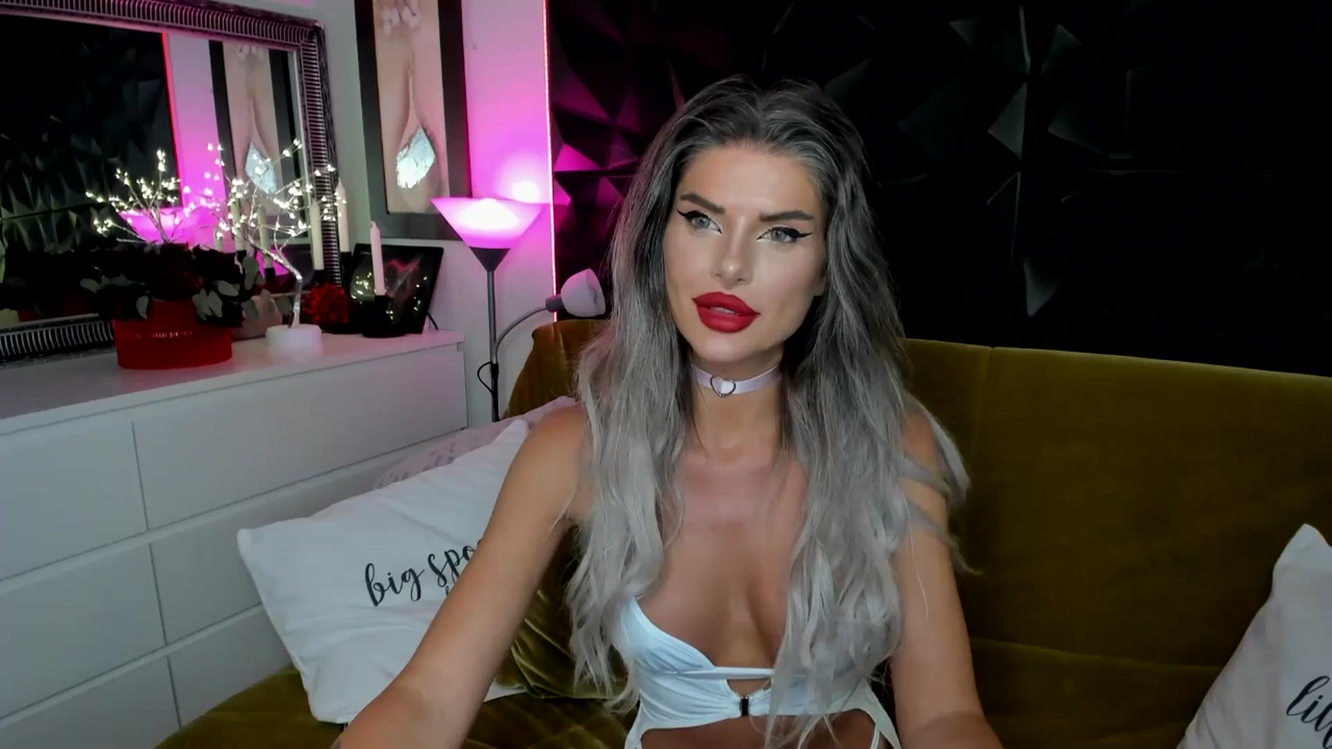 Gallery image thumbnail from TotalBella's myfreecams stream on, 09/29/2025, 20:42 image 13 of 20