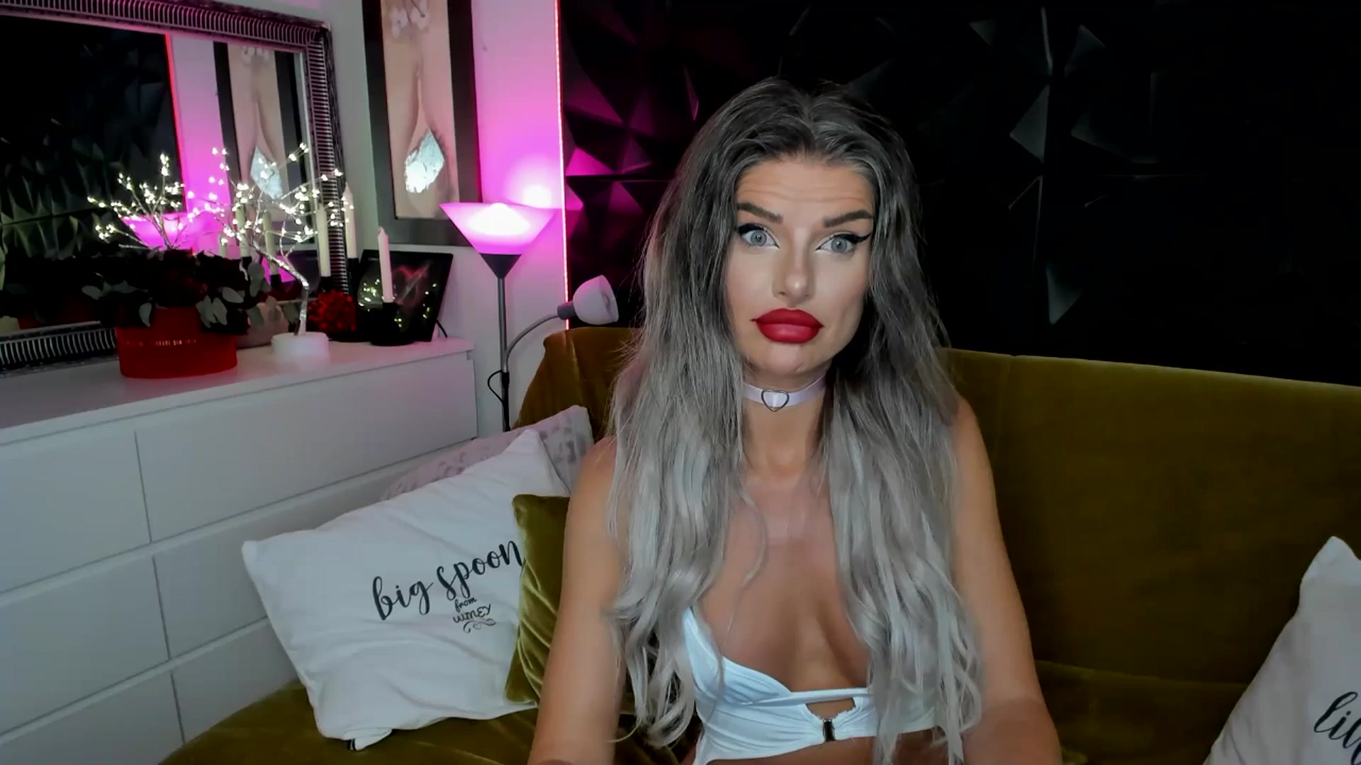 Gallery image thumbnail from TotalBella's myfreecams stream on, 09/29/2025, 20:42 image 15 of 20