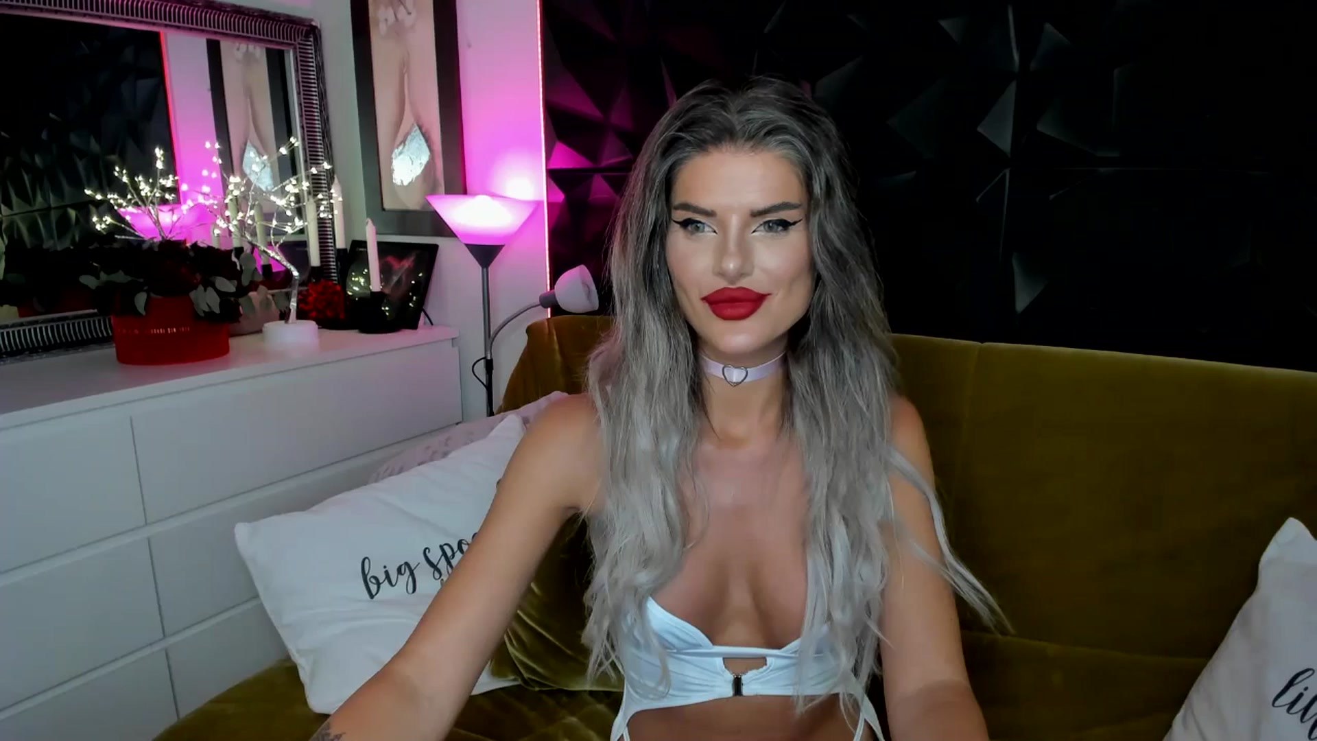 Gallery image thumbnail from TotalBella's myfreecams stream on, 09/29/2025, 20:42 image 14 of 20