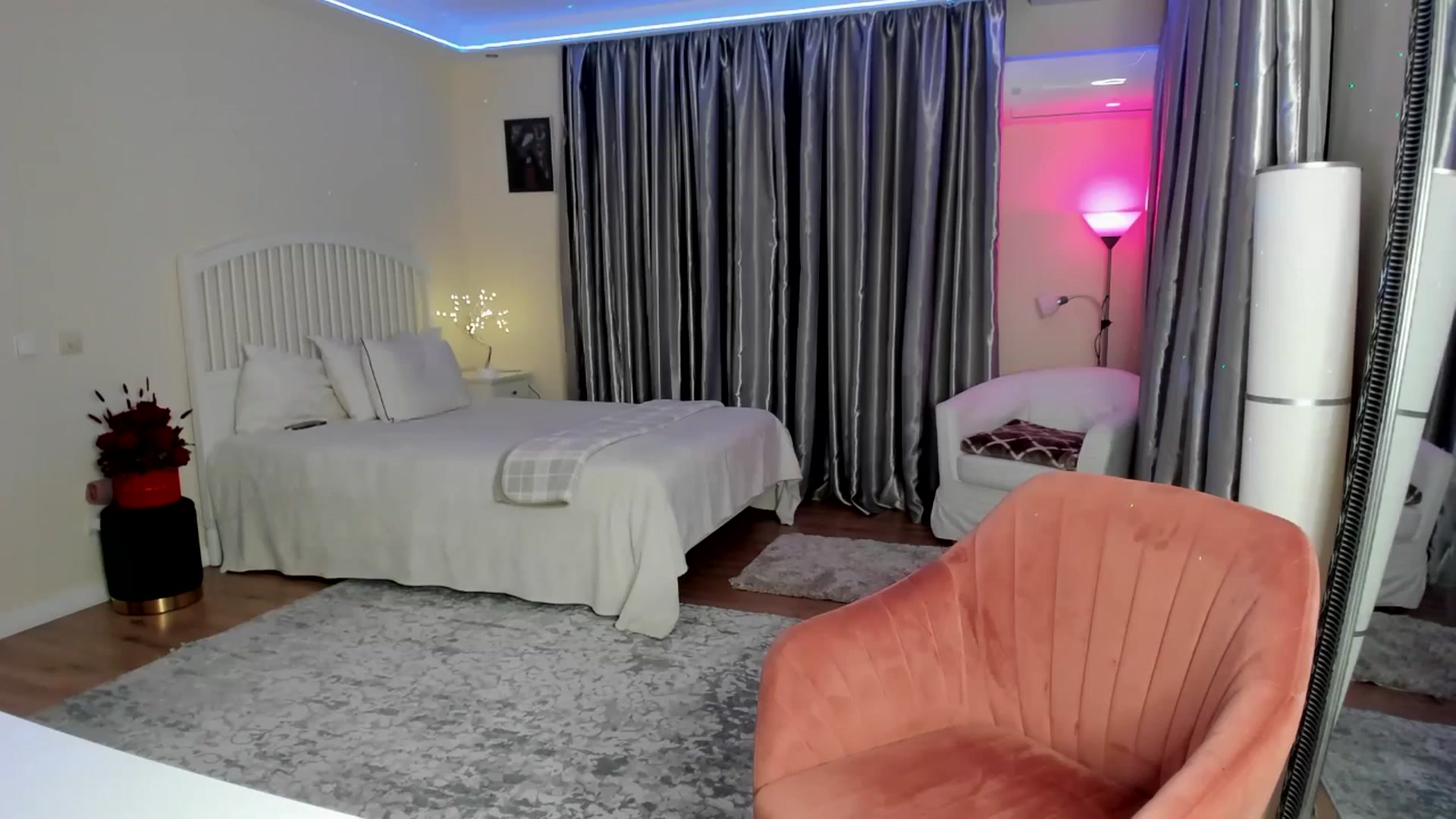 Gallery image thumbnail from TotalBella's myfreecams stream on, 10/05/2025, 22:27 image 1 of 20