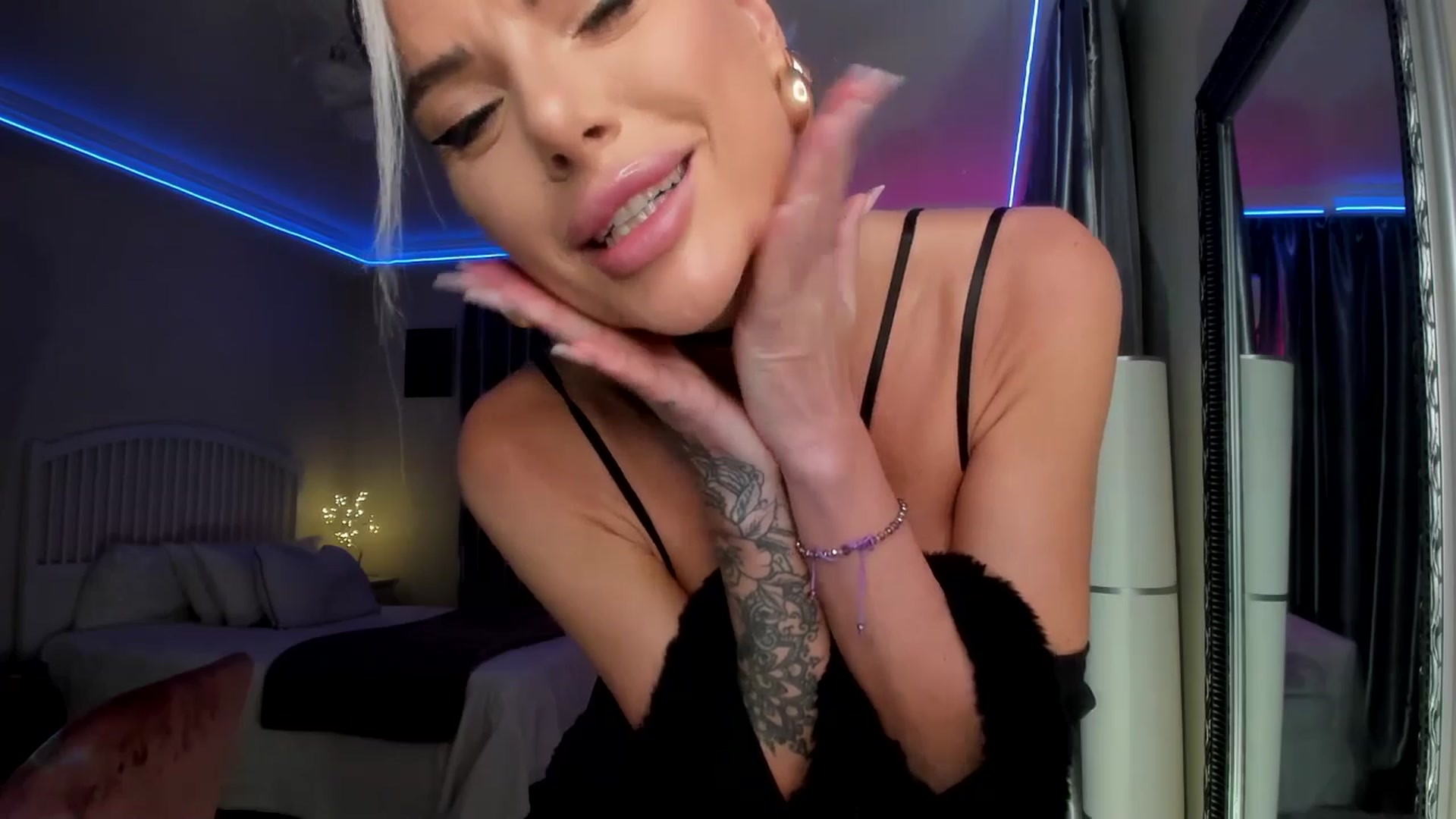Gallery image thumbnail from TotalBella's myfreecams stream on, 11/14/2025, 22:10 image 15 of 20