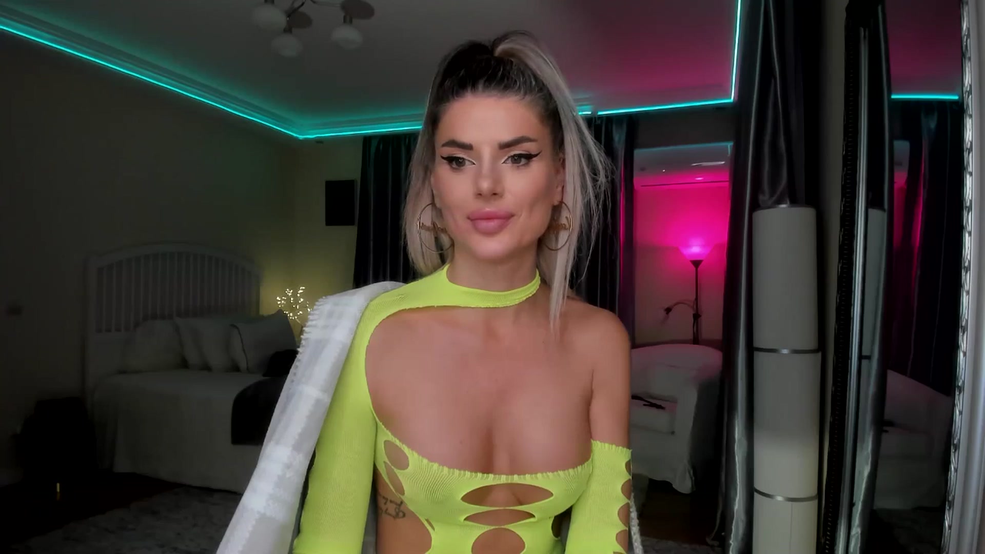 Gallery image thumbnail from TotalBella's myfreecams stream on, 11/16/2025, 01:41 image 20 of 20