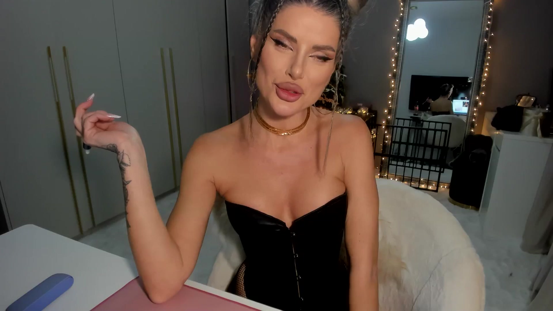 Gallery image thumbnail from TotalBella's myfreecams stream on, 12/23/2025, 24:06 image 5 of 20