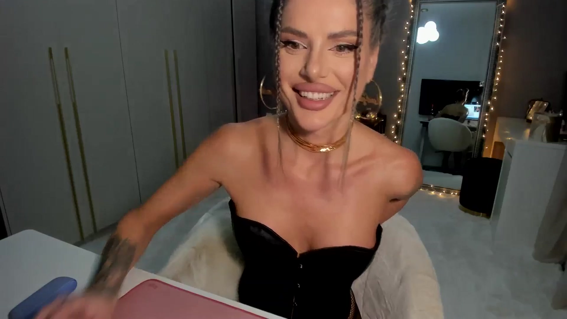 Gallery image thumbnail from TotalBella's myfreecams stream on, 12/23/2025, 24:06 image 2 of 20