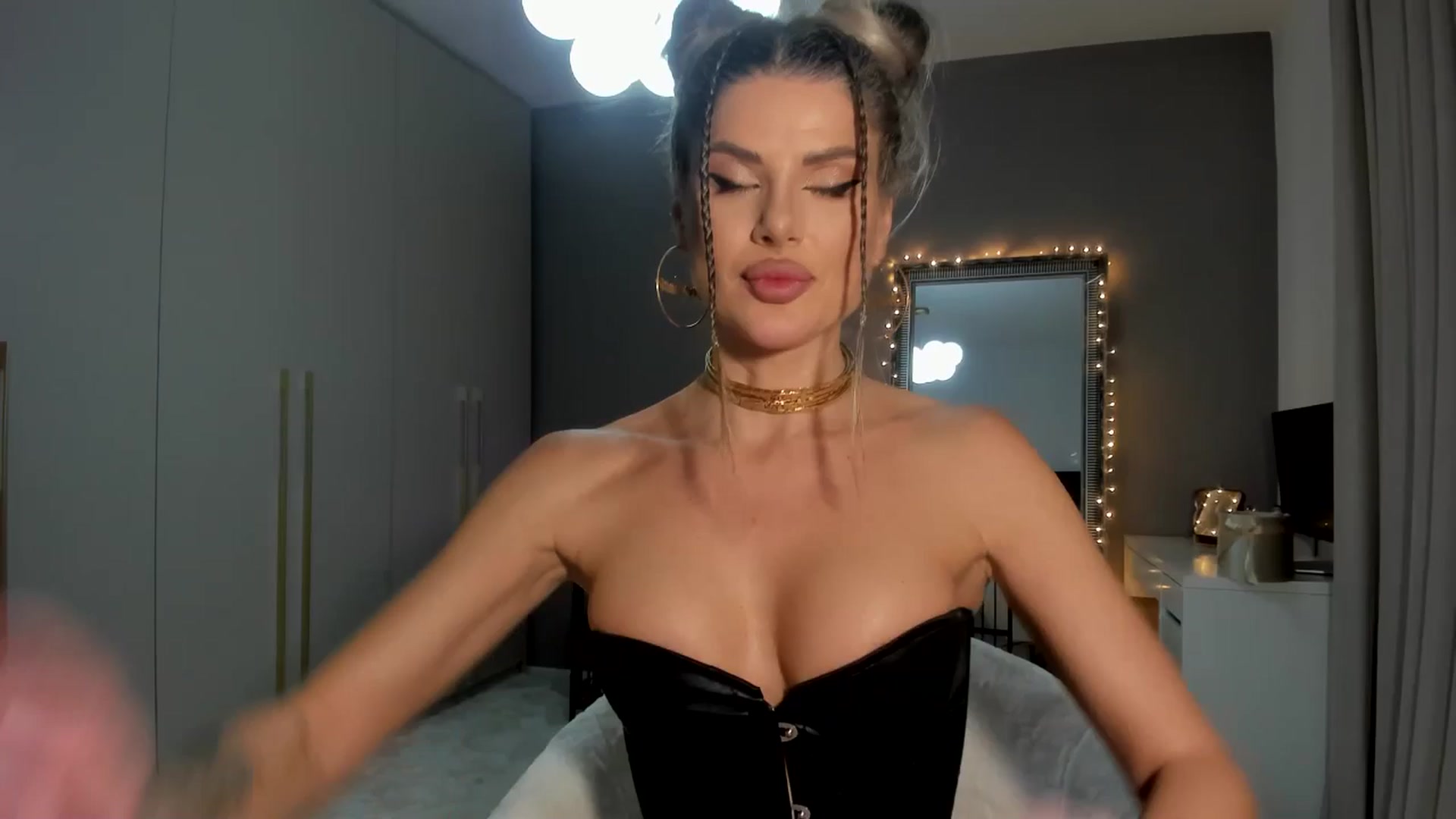 Gallery image thumbnail from TotalBella's myfreecams stream on, 12/23/2025, 02:28 image 8 of 20