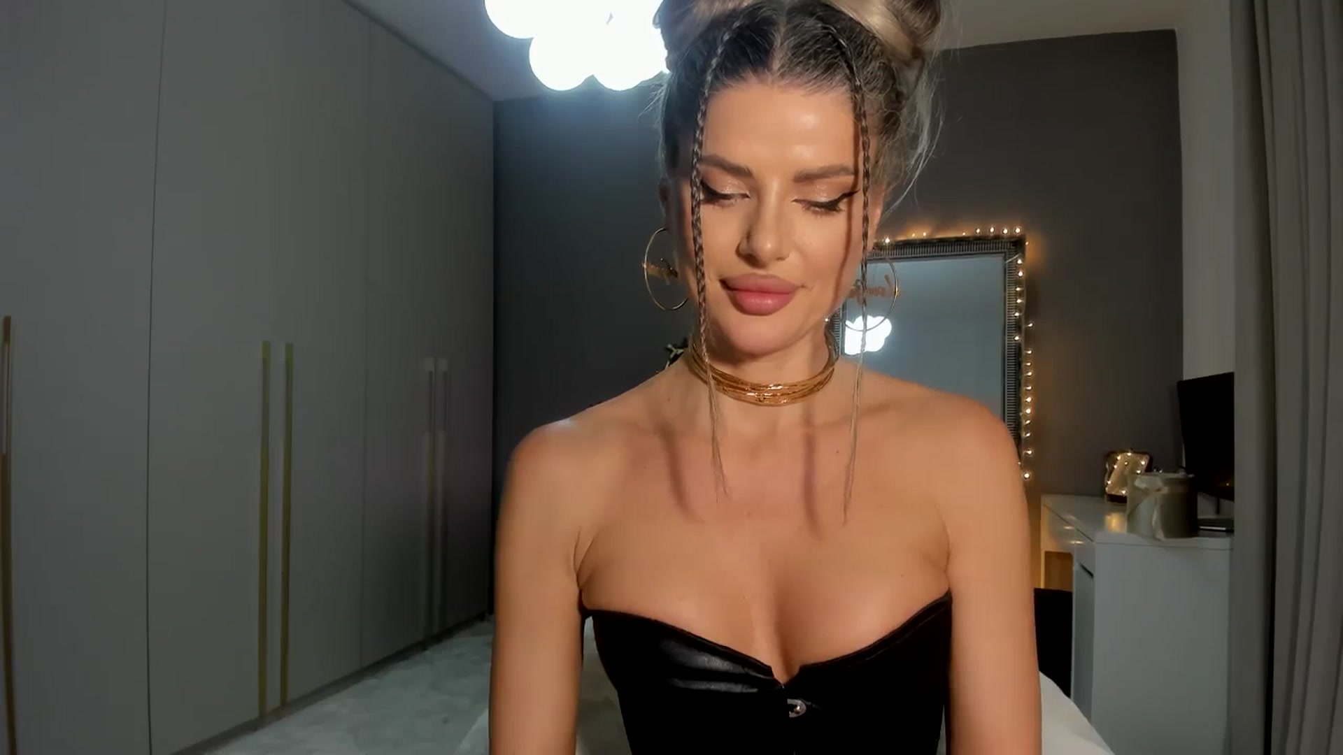 Gallery image thumbnail from TotalBella's myfreecams stream on, 12/23/2025, 02:28 image 9 of 20