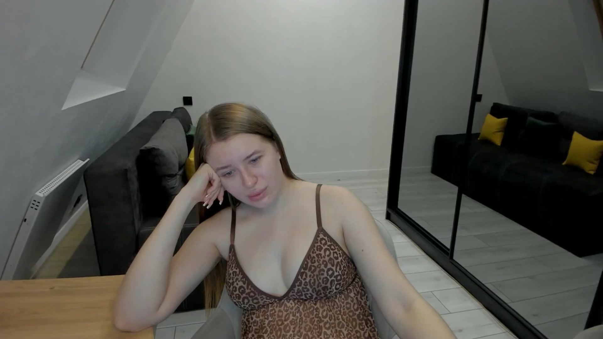 Gallery image thumbnail from TouchMeNow's myfreecams stream on, 12/25/2025, 18:29 image 18 of 20