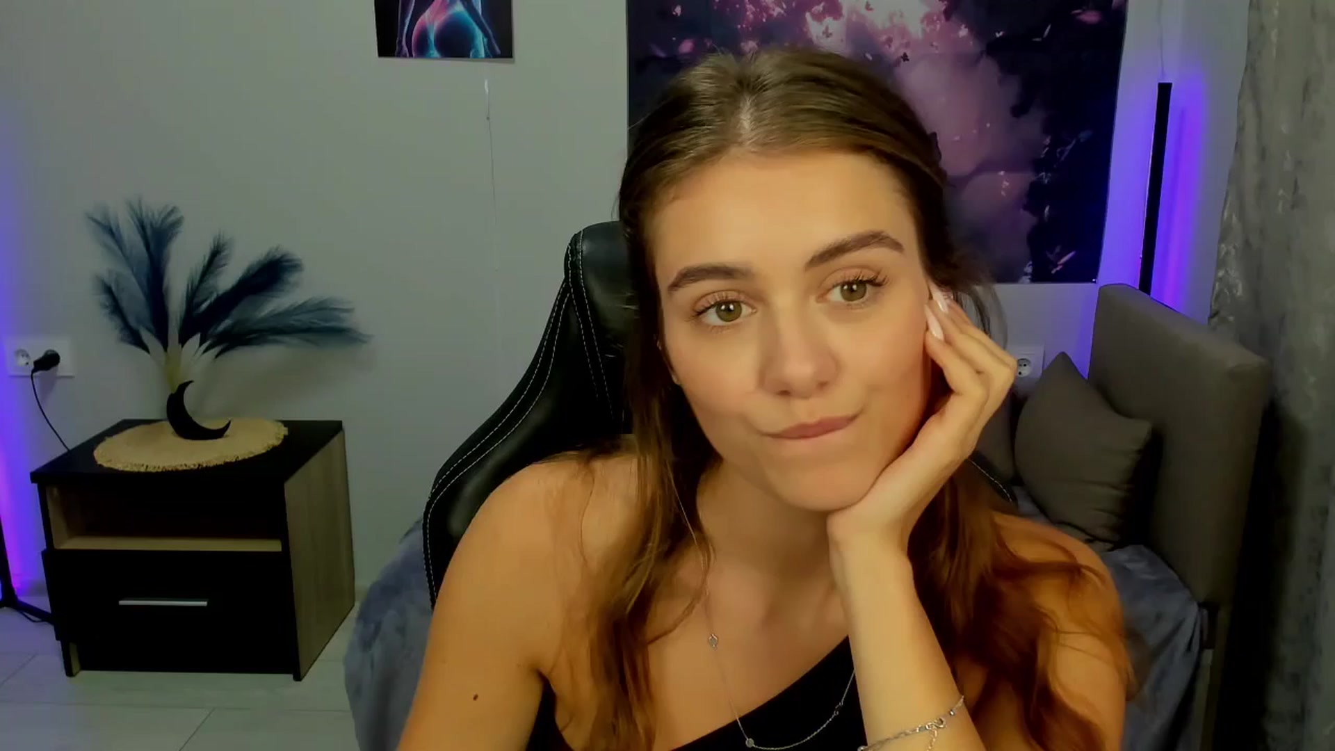 Gallery image thumbnail from TracySpark's myfreecams stream on, 09/22/2025, 09:06 image 2 of 20