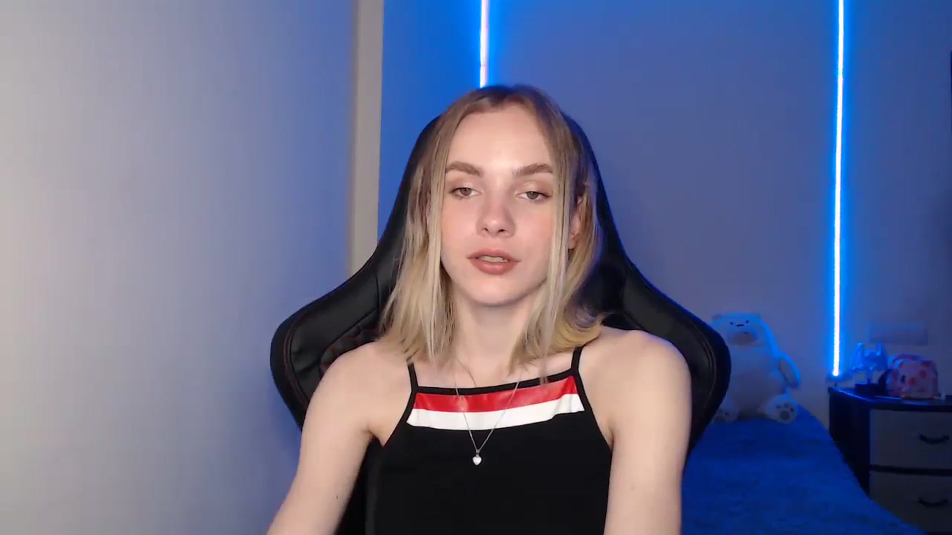Gallery image thumbnail from Tricky_Nikki's myfreecams stream on, 08/18/2023, 18:06 image 7 of 20