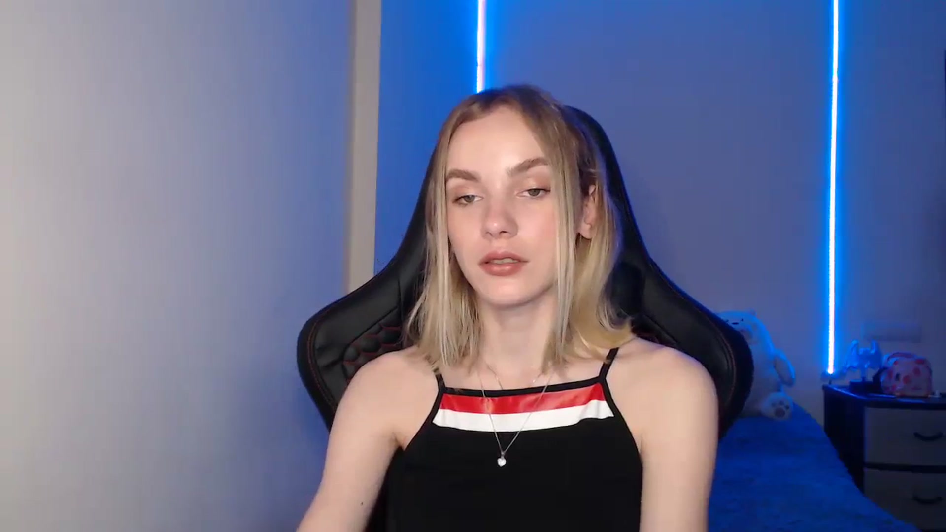 Gallery image thumbnail from Tricky_Nikki's myfreecams stream on, 08/18/2023, 18:06 image 8 of 20