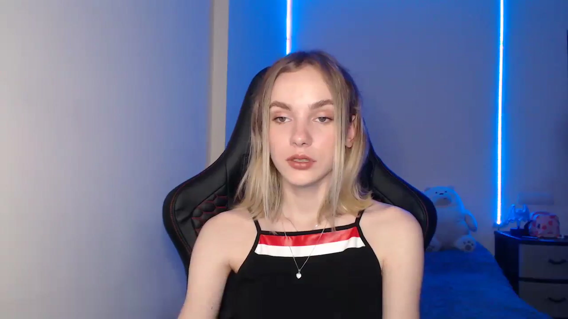 Gallery image thumbnail from Tricky_Nikki's myfreecams stream on, 08/18/2023, 18:06 image 5 of 20