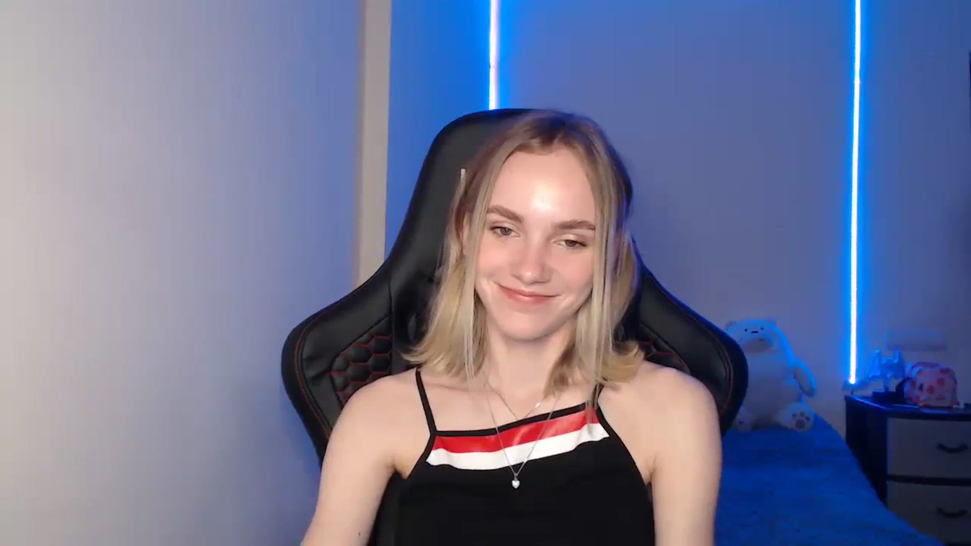 Gallery image thumbnail from Tricky_Nikki's myfreecams stream on, 08/18/2023, 18:06 image 17 of 20