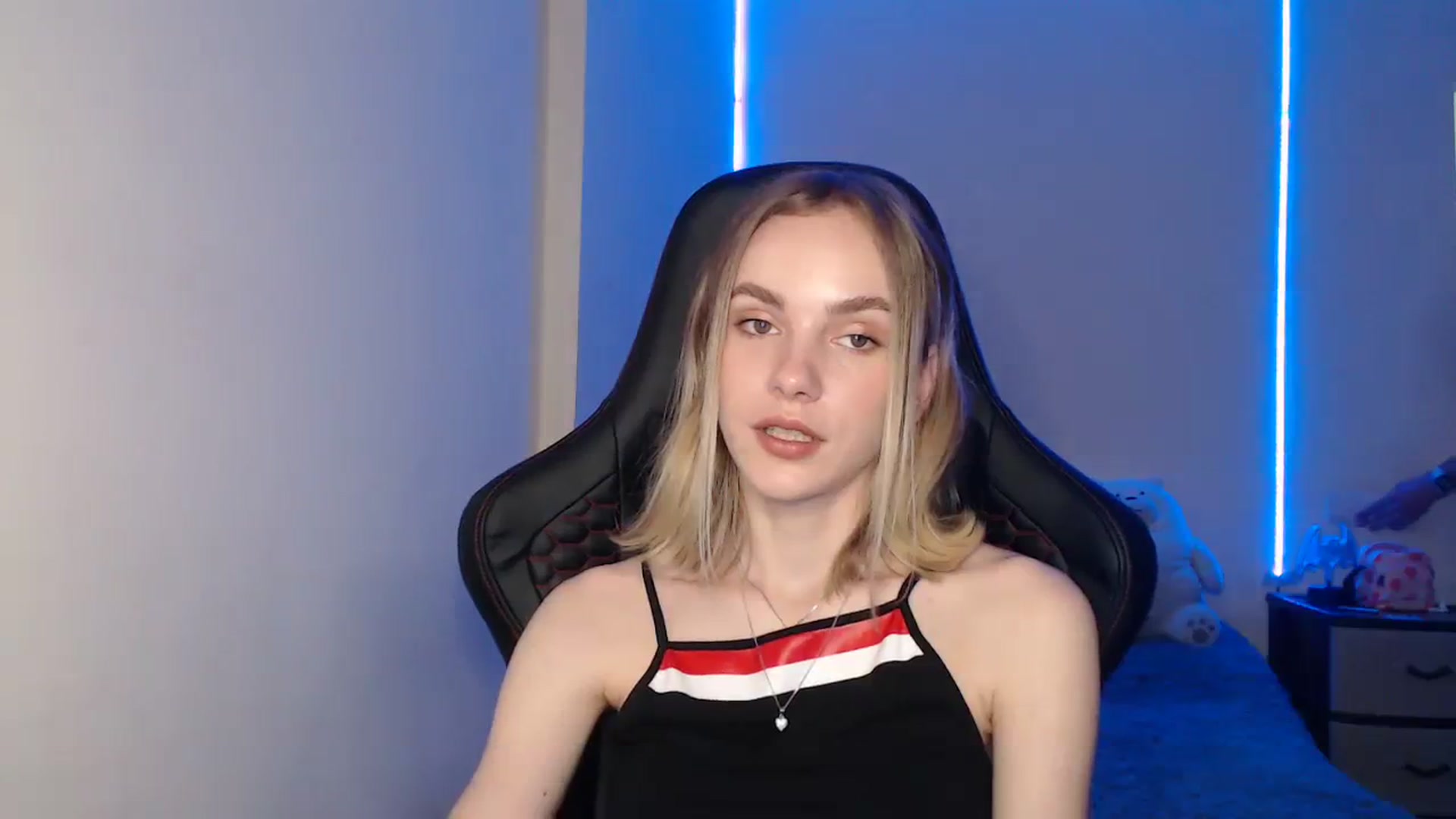 Gallery image thumbnail from Tricky_Nikki's myfreecams stream on, 08/18/2023, 18:06 image 18 of 20