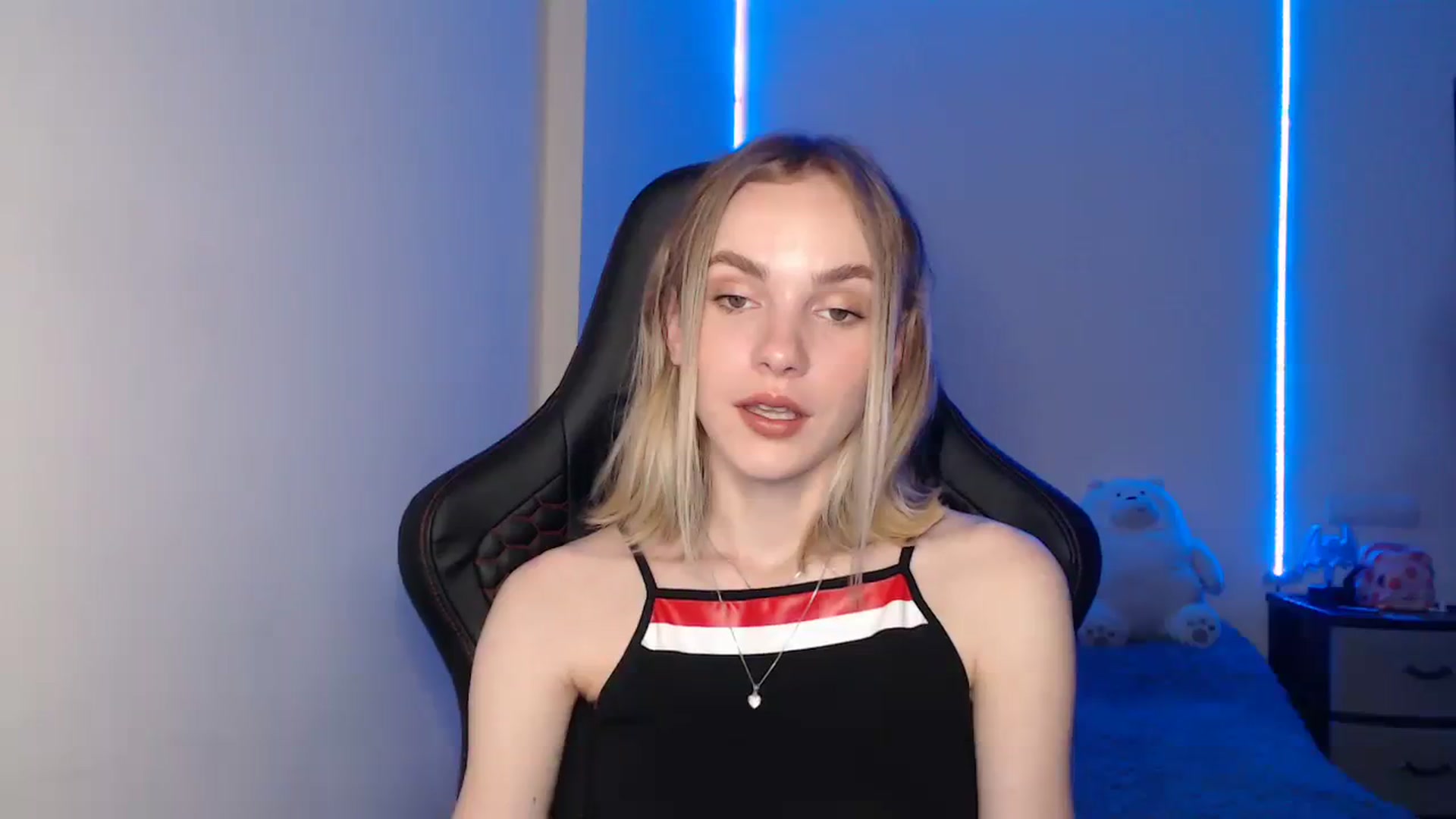 Gallery image thumbnail from Tricky_Nikki's myfreecams stream on, 08/18/2023, 18:06 image 6 of 20