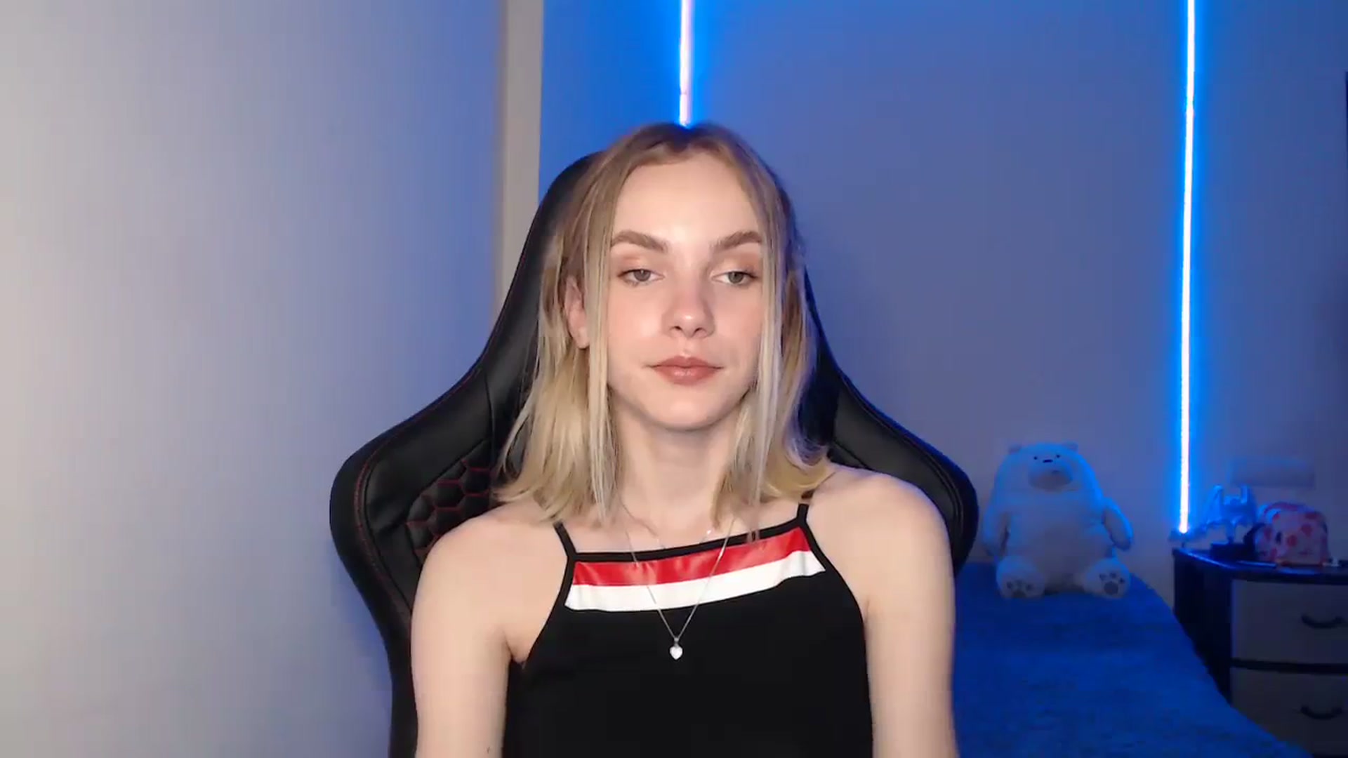 Gallery image thumbnail from Tricky_Nikki's myfreecams stream on, 08/18/2023, 18:06 image 4 of 20