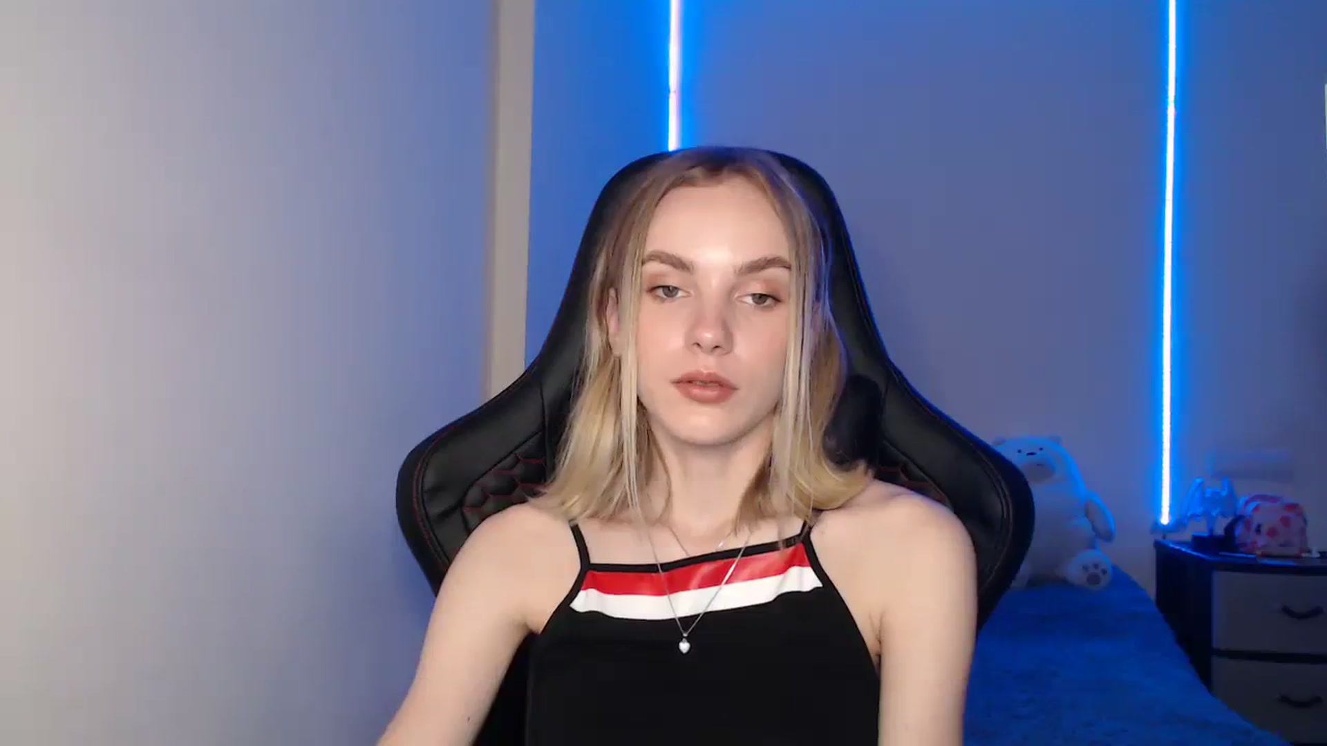 Gallery image thumbnail from Tricky_Nikki's myfreecams stream on, 08/18/2023, 18:06 image 14 of 20