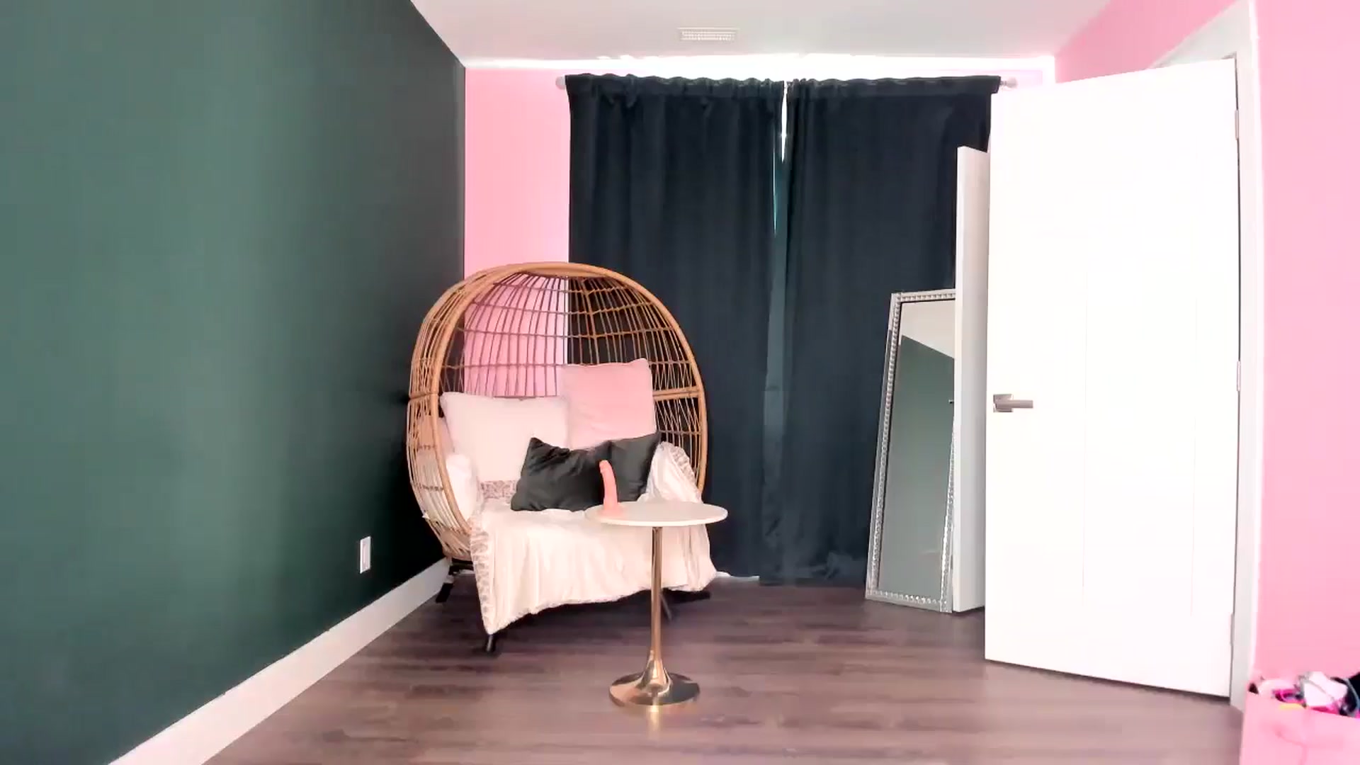 Gallery image thumbnail from TripleDBabe's myfreecams stream on, 07/15/2025, 17:56 image 16 of 20