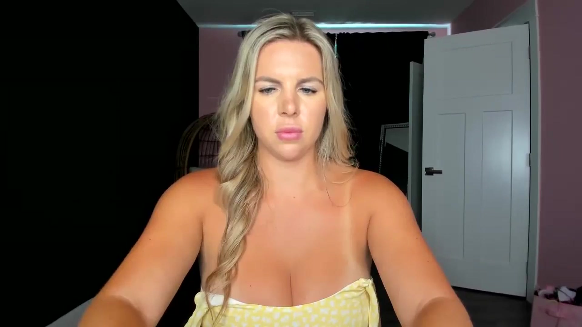 Gallery image thumbnail from TripleDBabe's myfreecams stream on, 07/15/2025, 17:56 image 9 of 20
