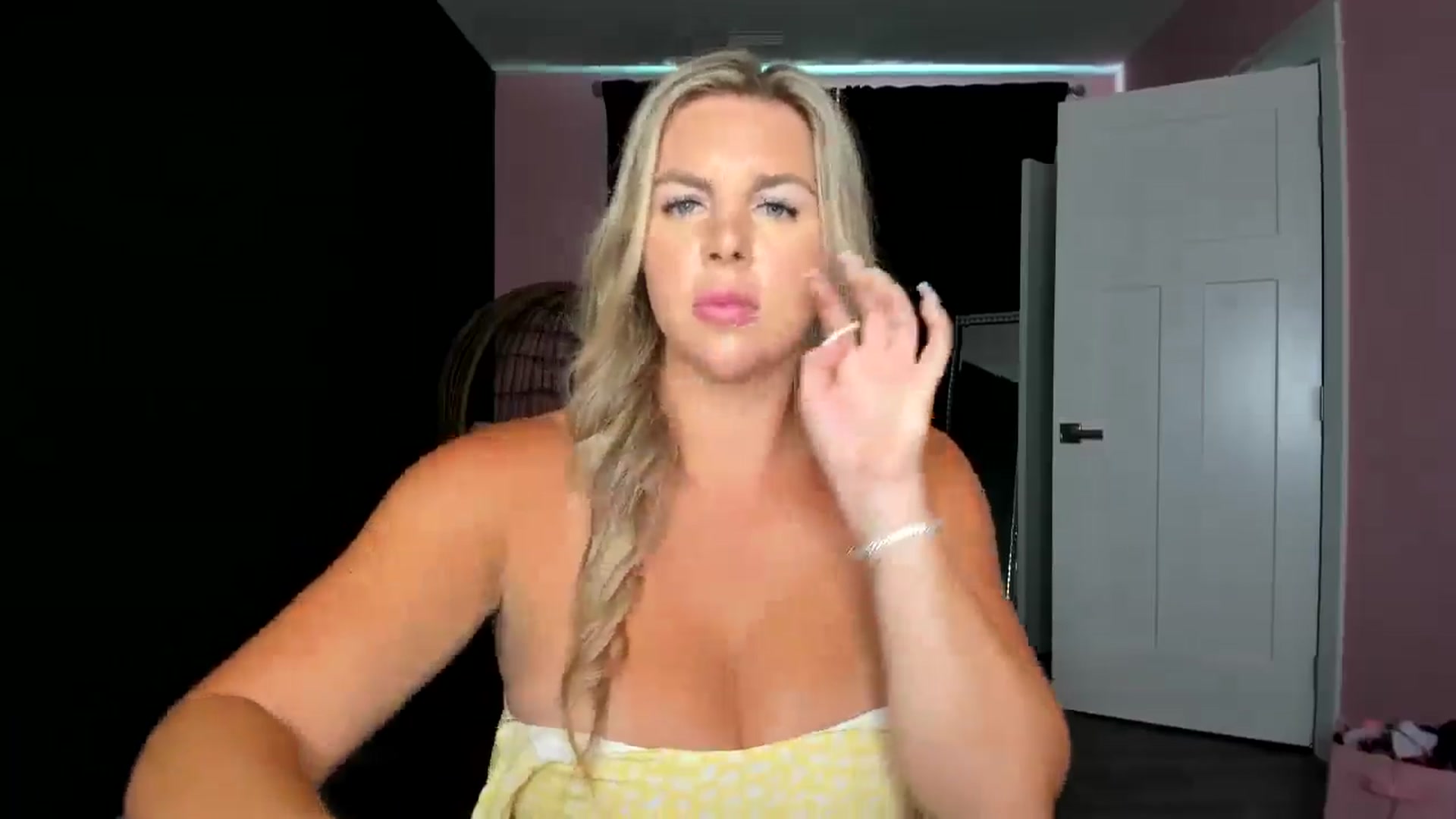 Gallery image thumbnail from TripleDBabe's myfreecams stream on, 07/15/2025, 17:56 image 4 of 20