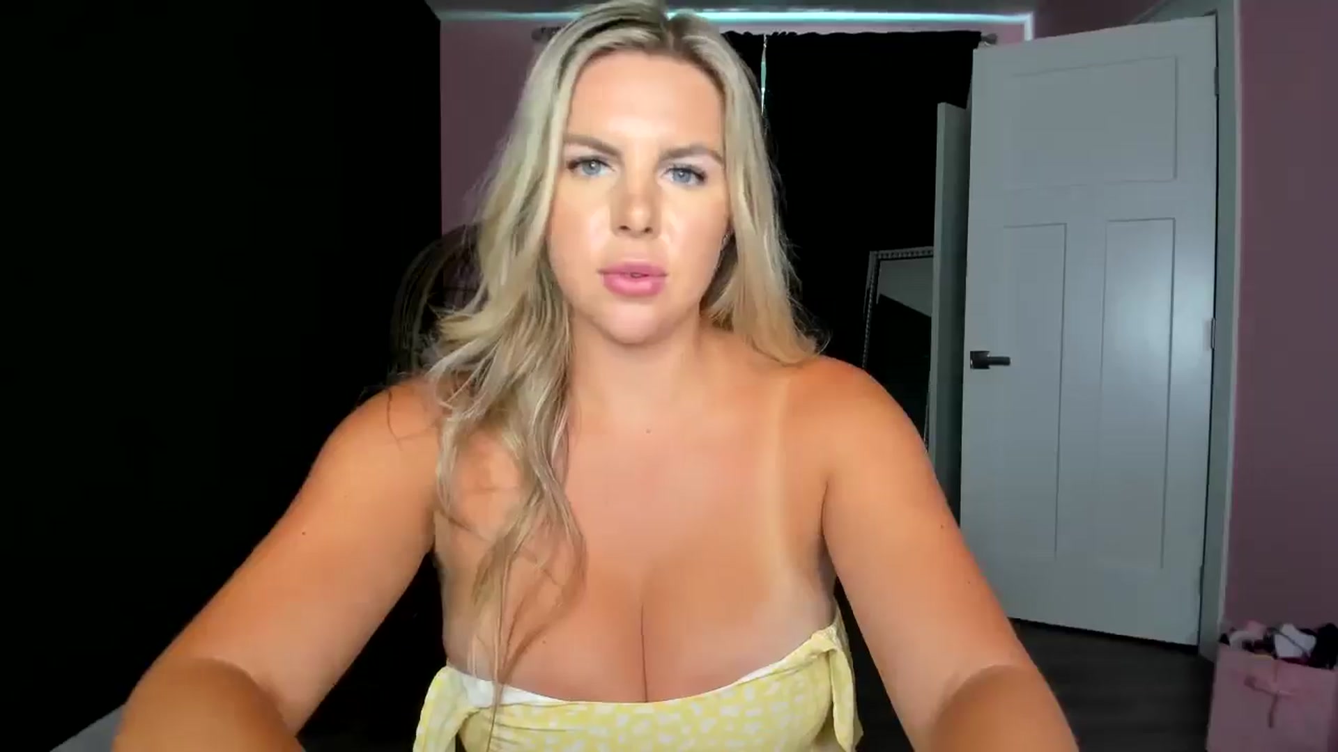 Gallery image thumbnail from TripleDBabe's myfreecams stream on, 07/15/2025, 18:26 image 18 of 20
