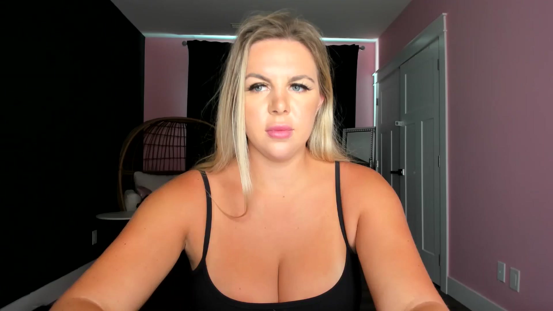 Gallery image thumbnail from TripleDBabe's myfreecams stream on, 09/15/2025, 18:16 image 10 of 20
