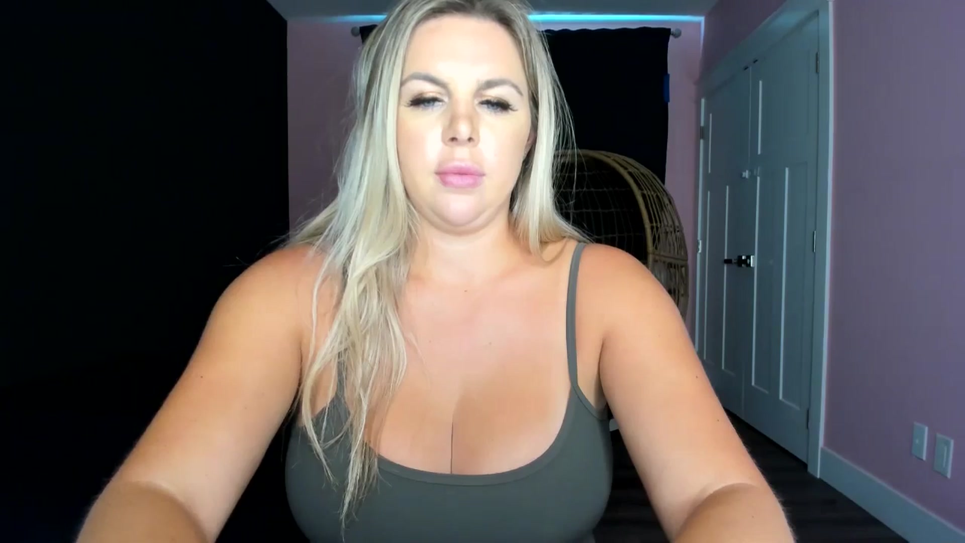Gallery image thumbnail from TripleDBabe's myfreecams stream on, 09/17/2025, 18:50 image 3 of 20
