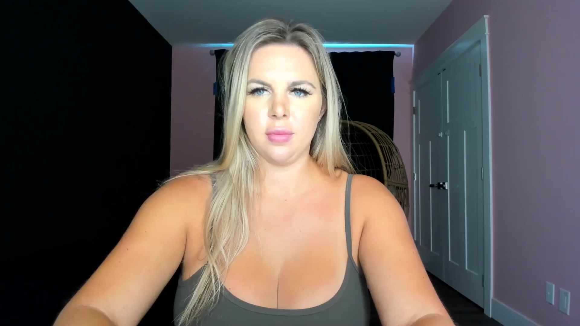 Gallery image thumbnail from TripleDBabe's myfreecams stream on, 09/17/2025, 18:50 image 1 of 20