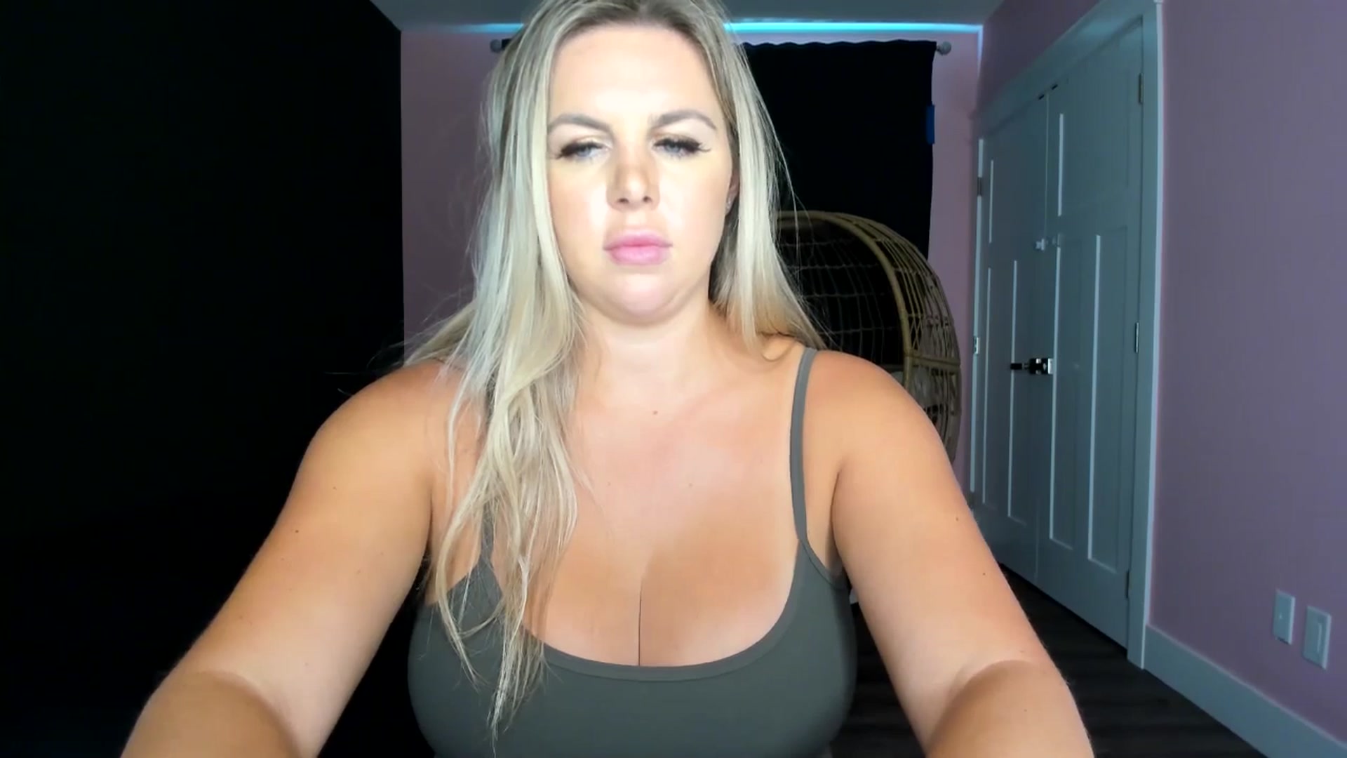 Gallery image thumbnail from TripleDBabe's myfreecams stream on, 09/17/2025, 18:50 image 4 of 20