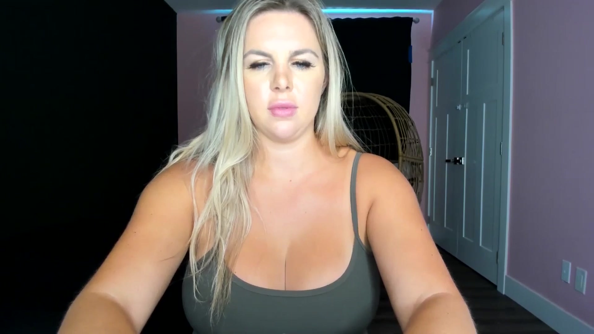 Gallery image thumbnail from TripleDBabe's myfreecams stream on, 09/17/2025, 18:50 image 2 of 20