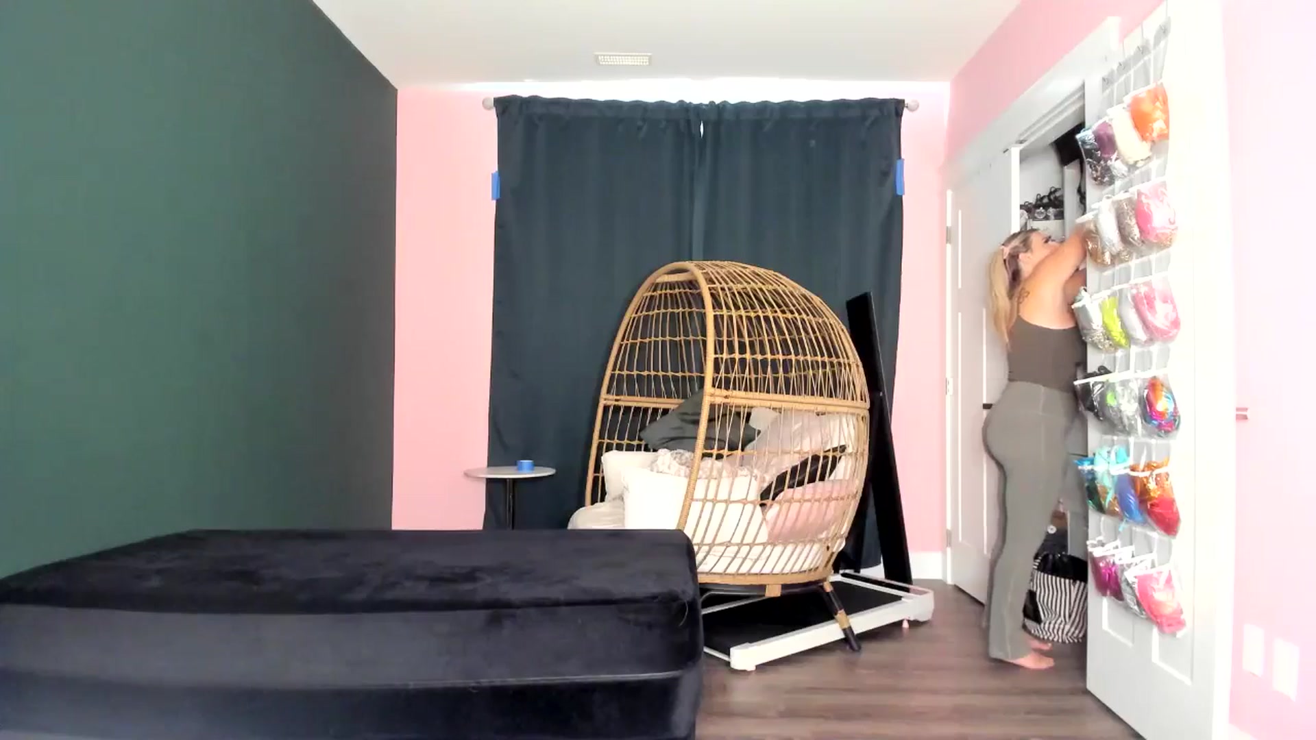 Gallery image thumbnail from TripleDBabe's myfreecams stream on, 09/17/2025, 18:50 image 17 of 20