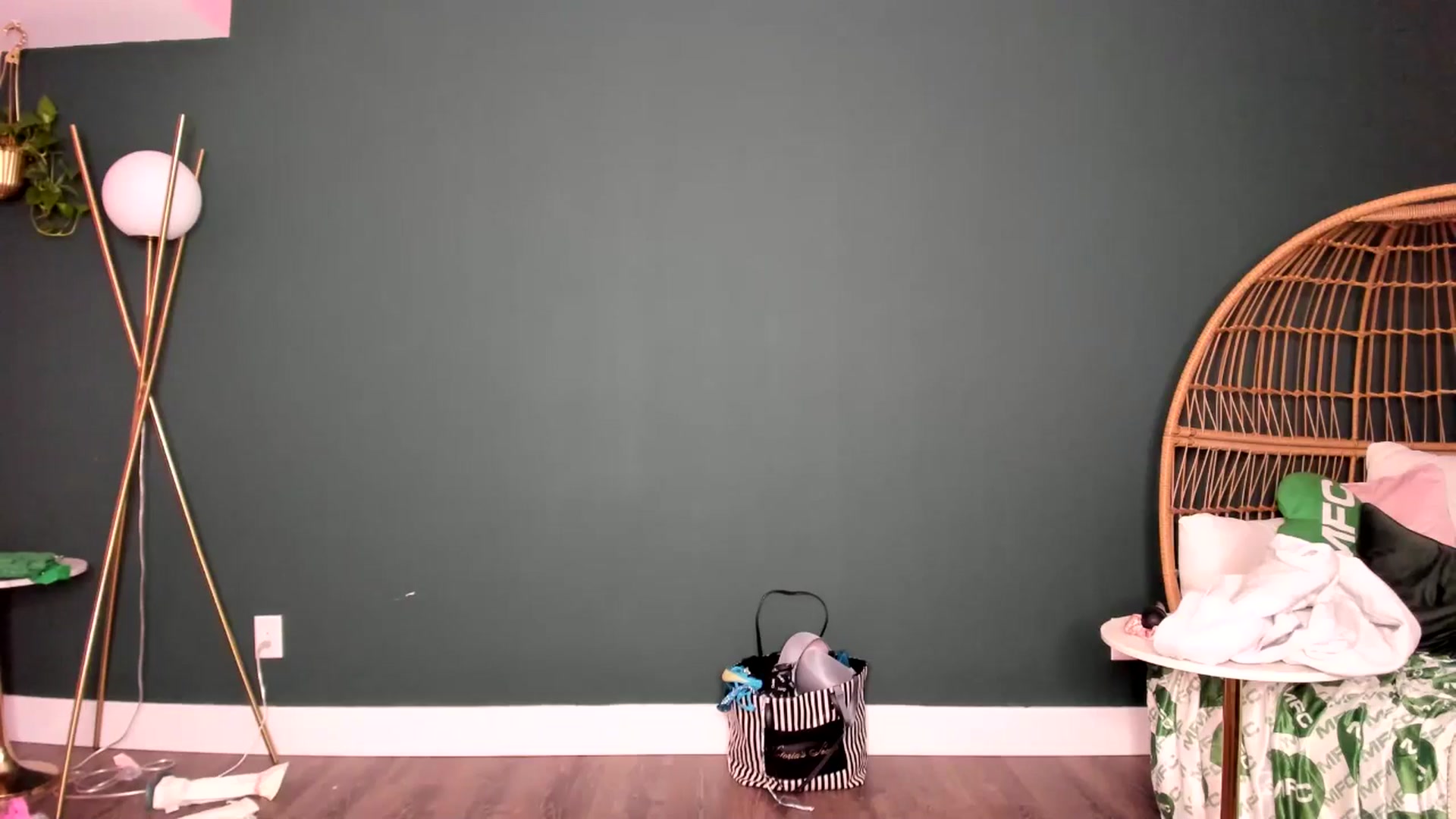 Gallery image thumbnail from TripleDBabe's myfreecams stream on, 10/16/2025, 19:58 image 17 of 20