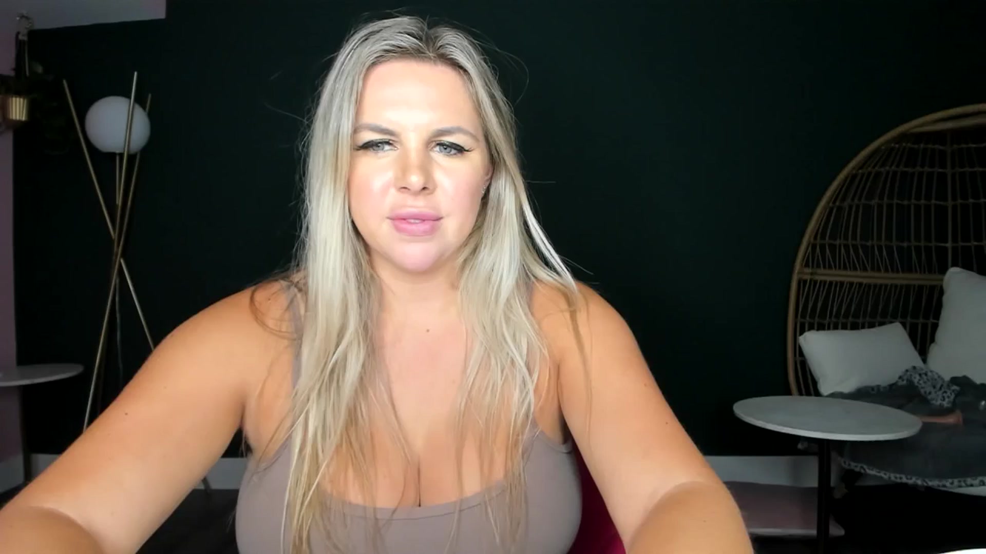 Gallery image thumbnail from TripleDBabe's myfreecams stream on, 11/18/2025, 02:34 image 1 of 20