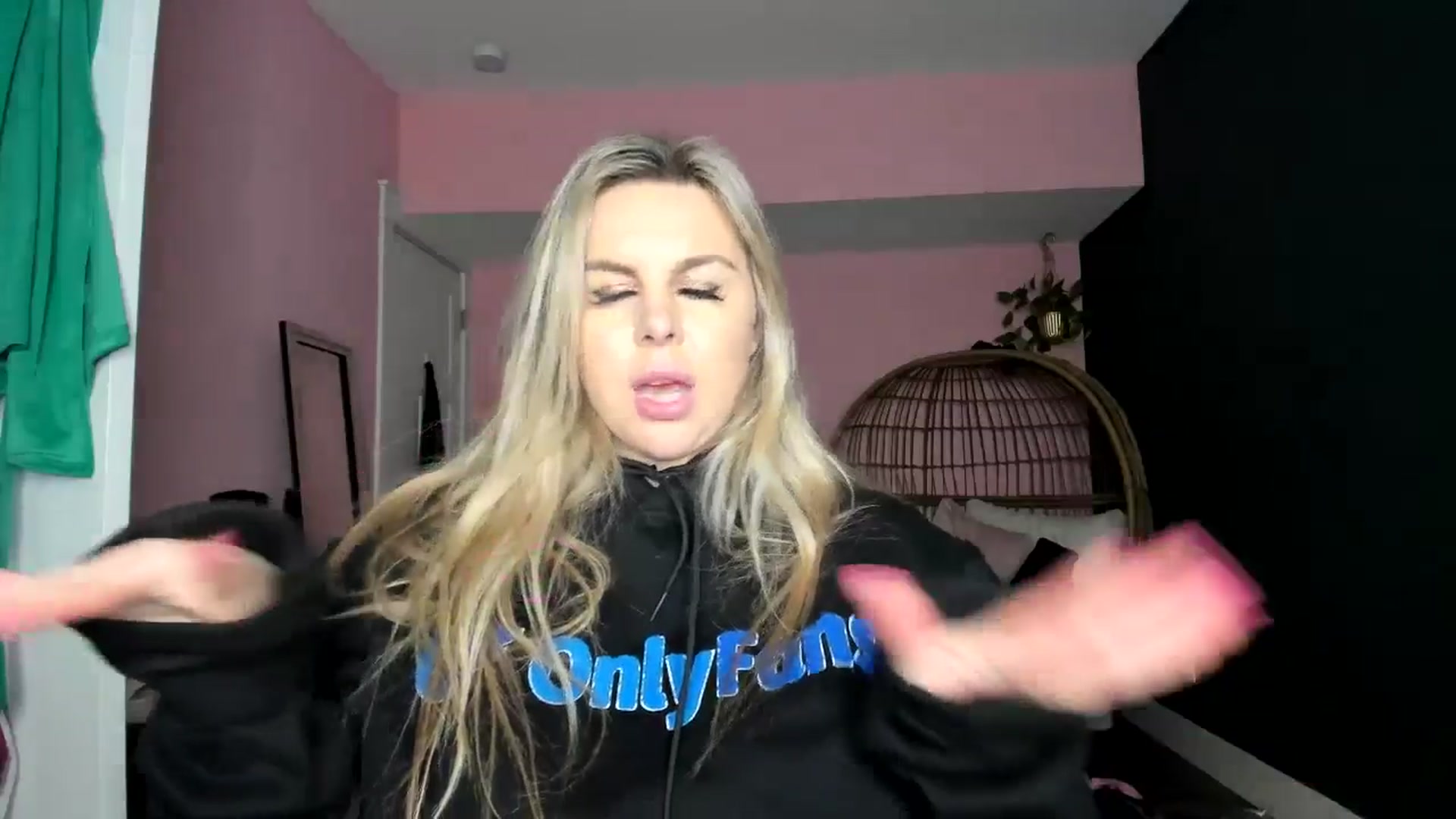 Gallery image thumbnail from TripleDBabe's myfreecams stream on, 01/30/2026, 05:25 image 10 of 20