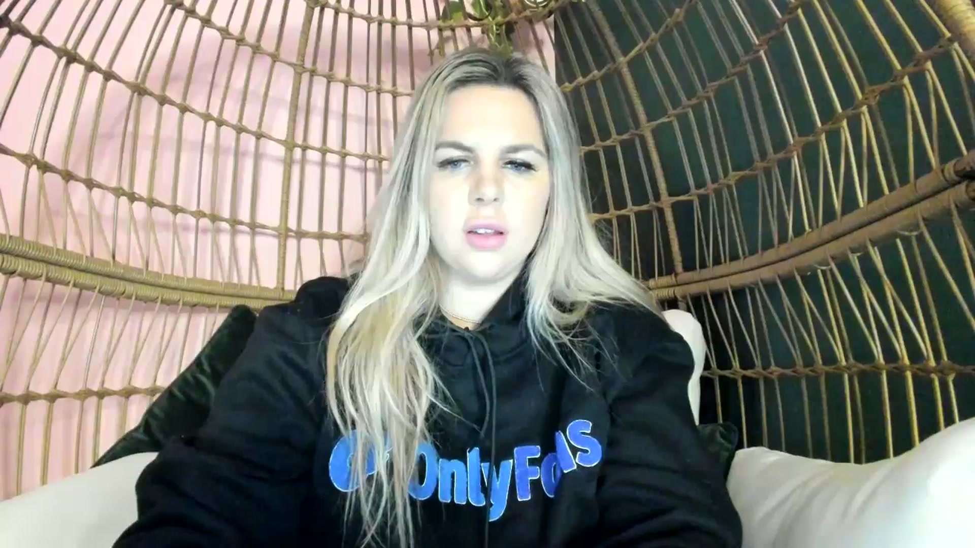 Gallery image thumbnail from TripleDBabe's myfreecams stream on, 01/30/2026, 05:25 image 6 of 20