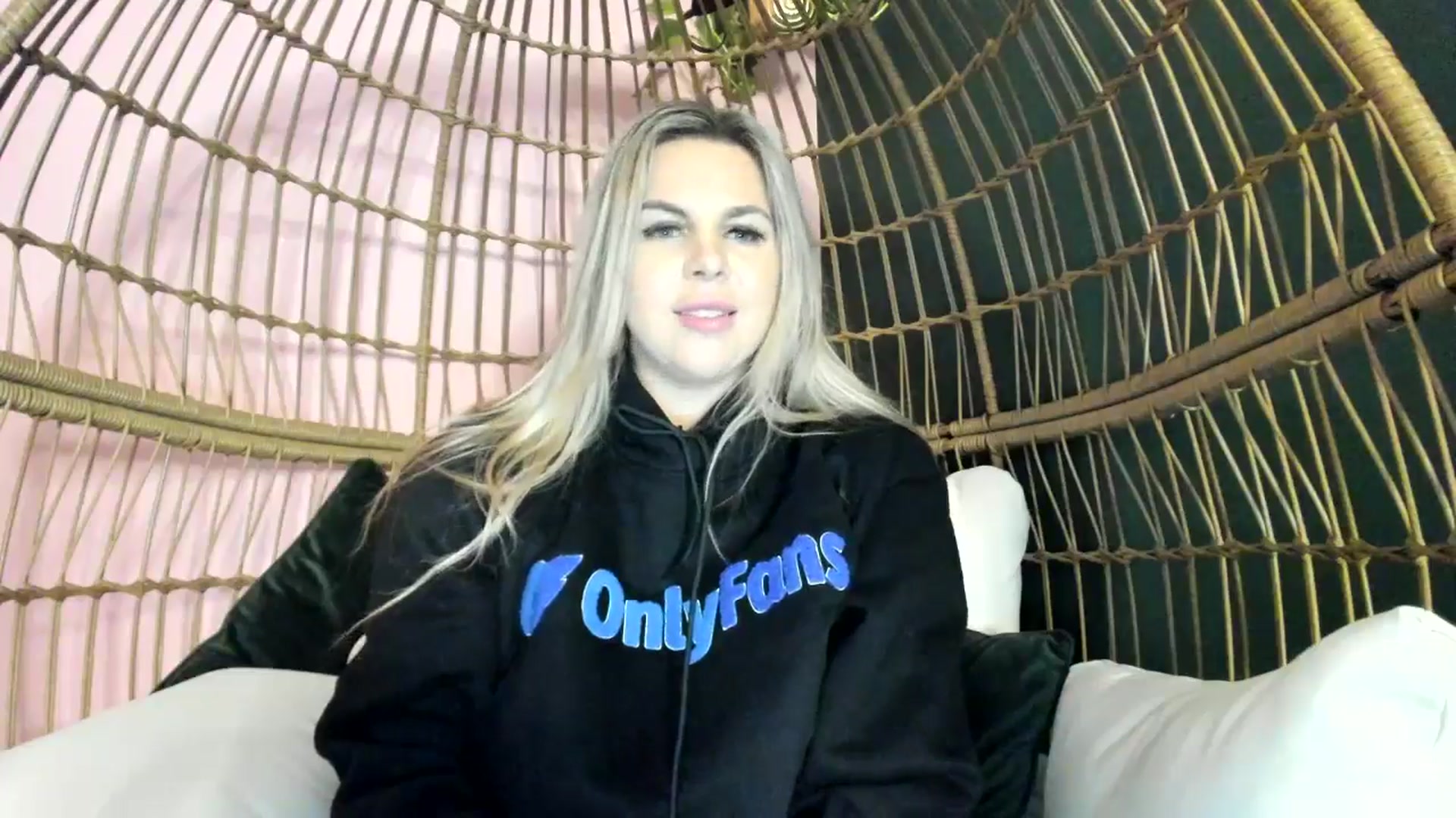 Gallery image thumbnail from TripleDBabe's myfreecams stream on, 01/30/2026, 05:25 image 5 of 20