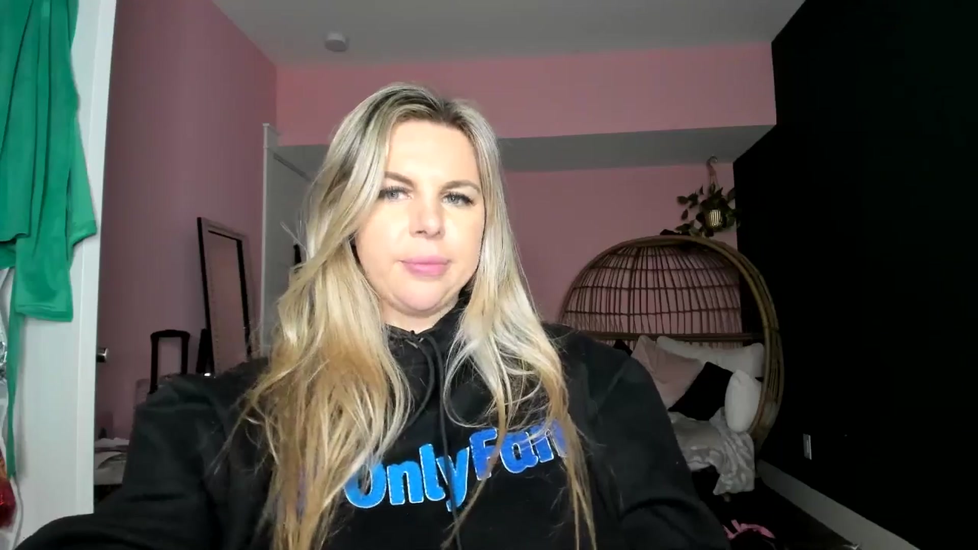 Gallery image thumbnail from TripleDBabe's myfreecams stream on, 01/30/2026, 05:25 image 13 of 20