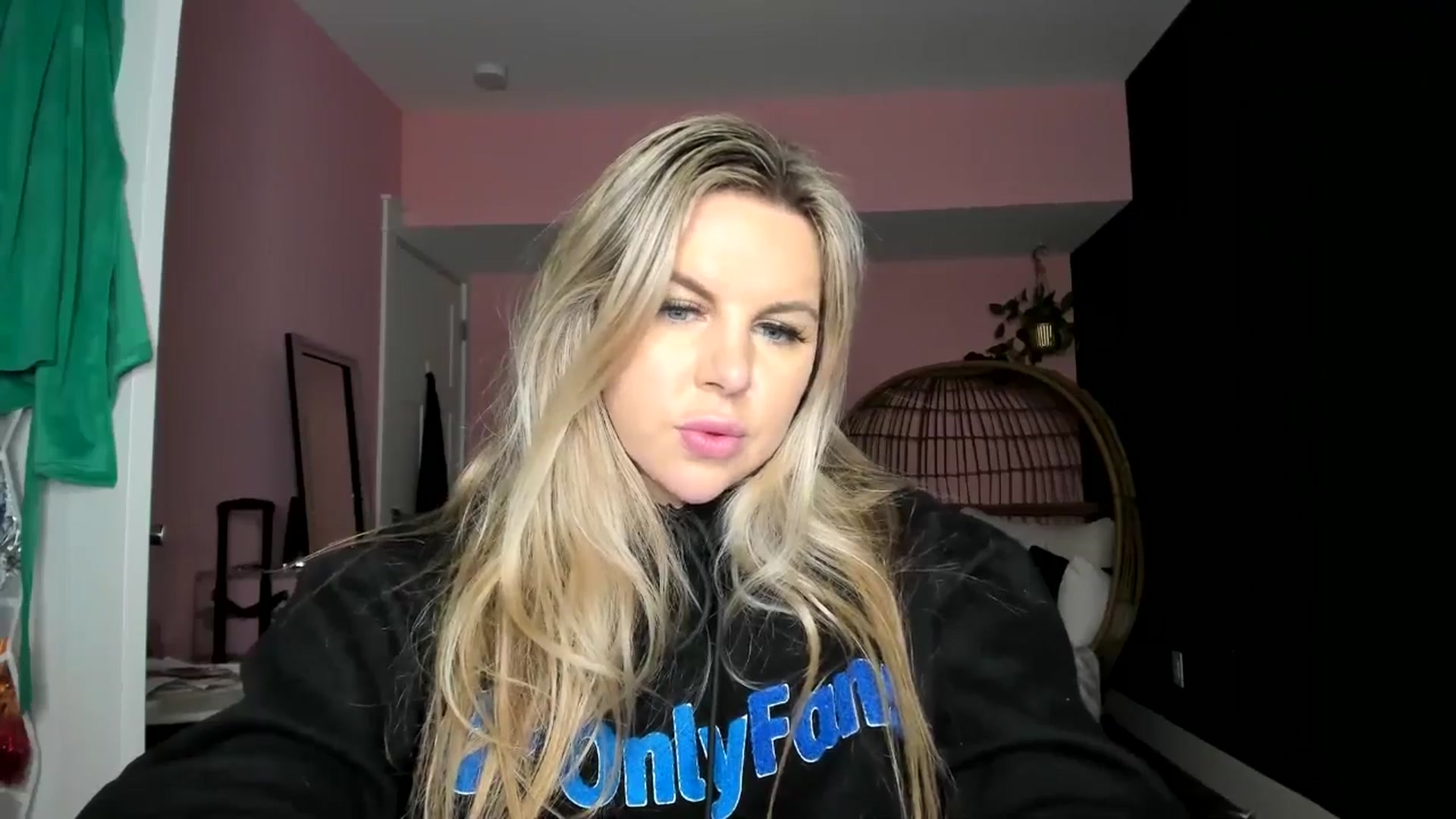 Gallery image thumbnail from TripleDBabe's myfreecams stream on, 01/30/2026, 05:25 image 15 of 20