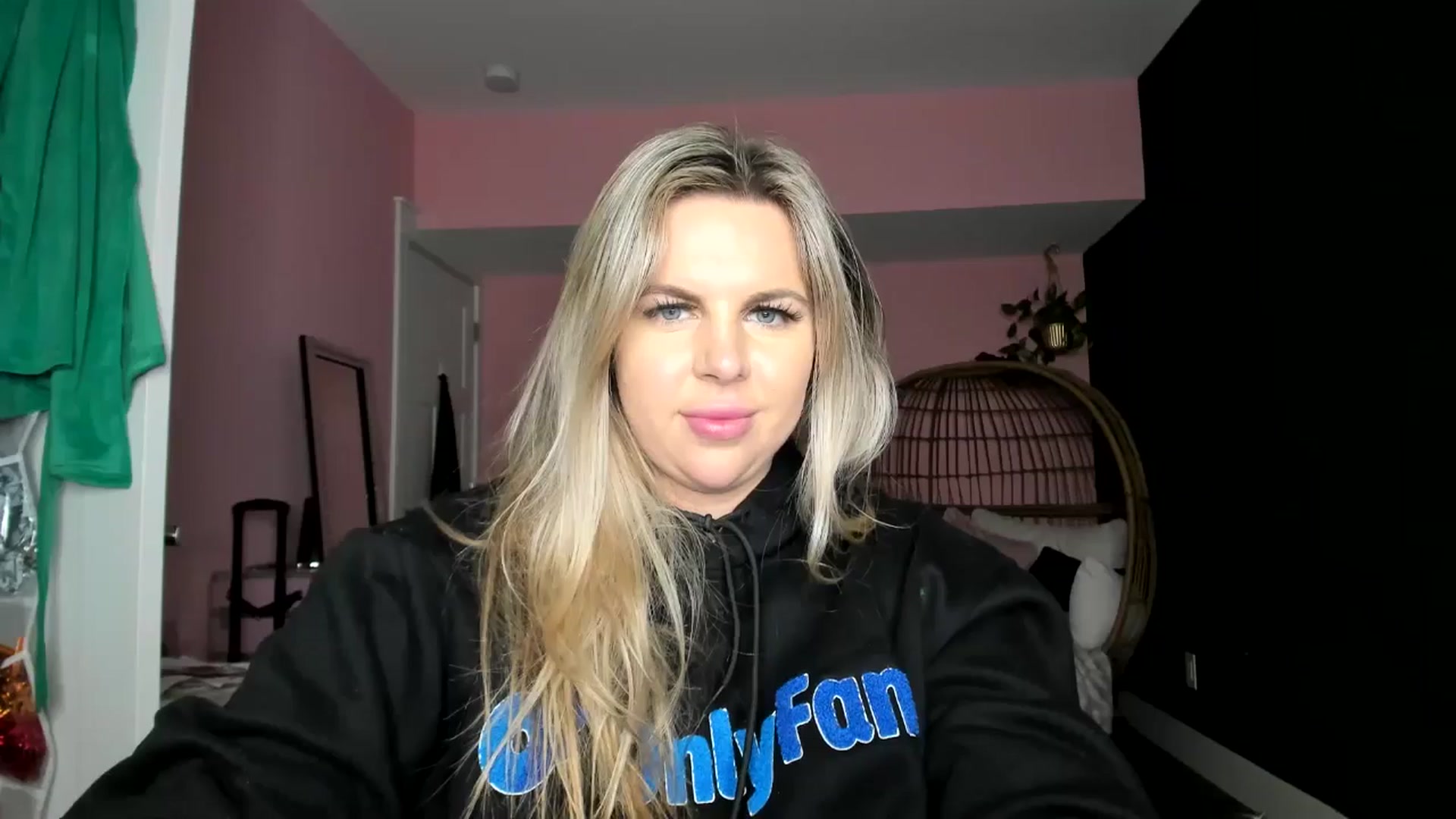Gallery image thumbnail from TripleDBabe's myfreecams stream on, 01/30/2026, 05:25 image 18 of 20