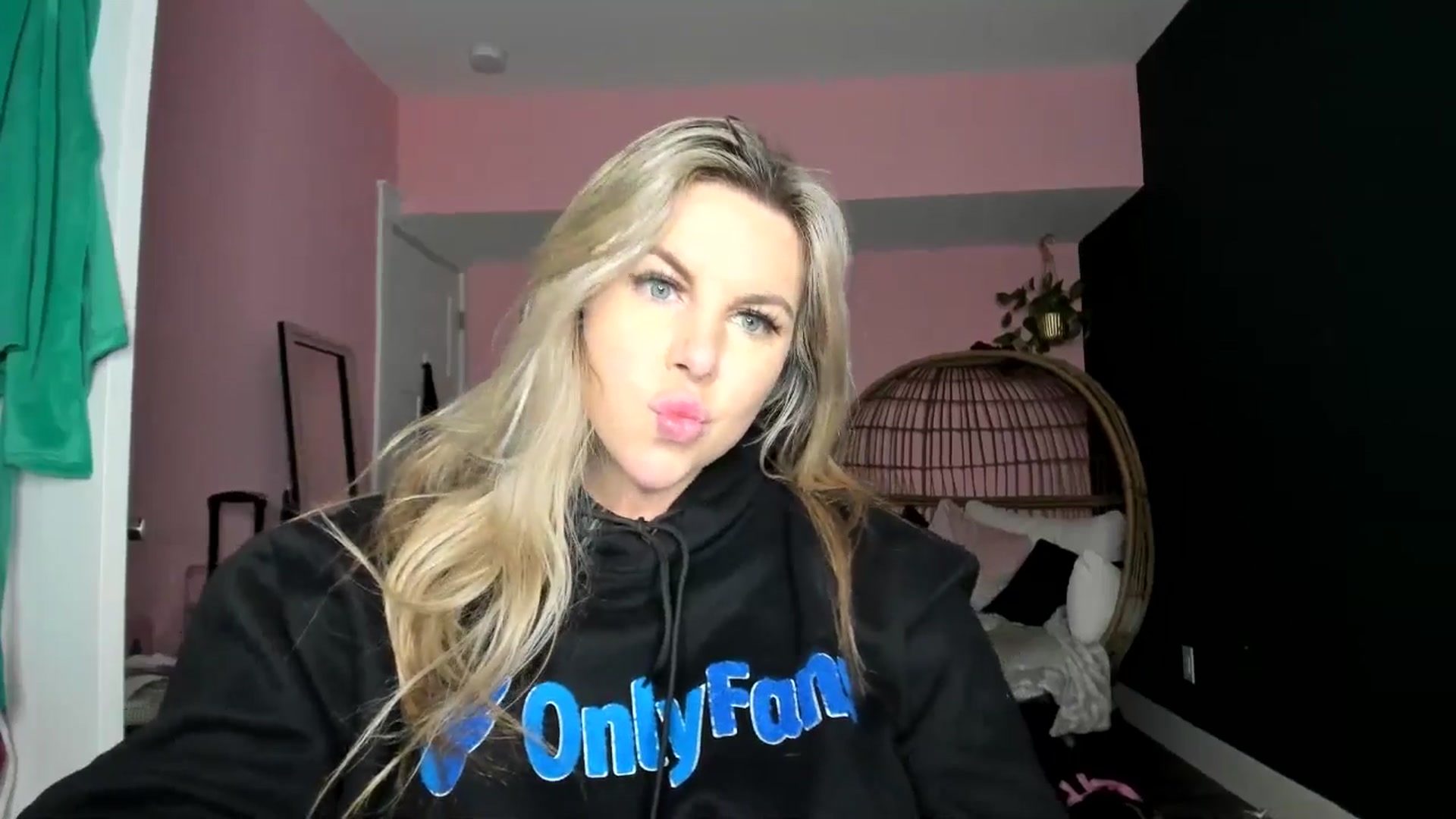 Gallery image thumbnail from TripleDBabe's myfreecams stream on, 01/30/2026, 05:25 image 11 of 20