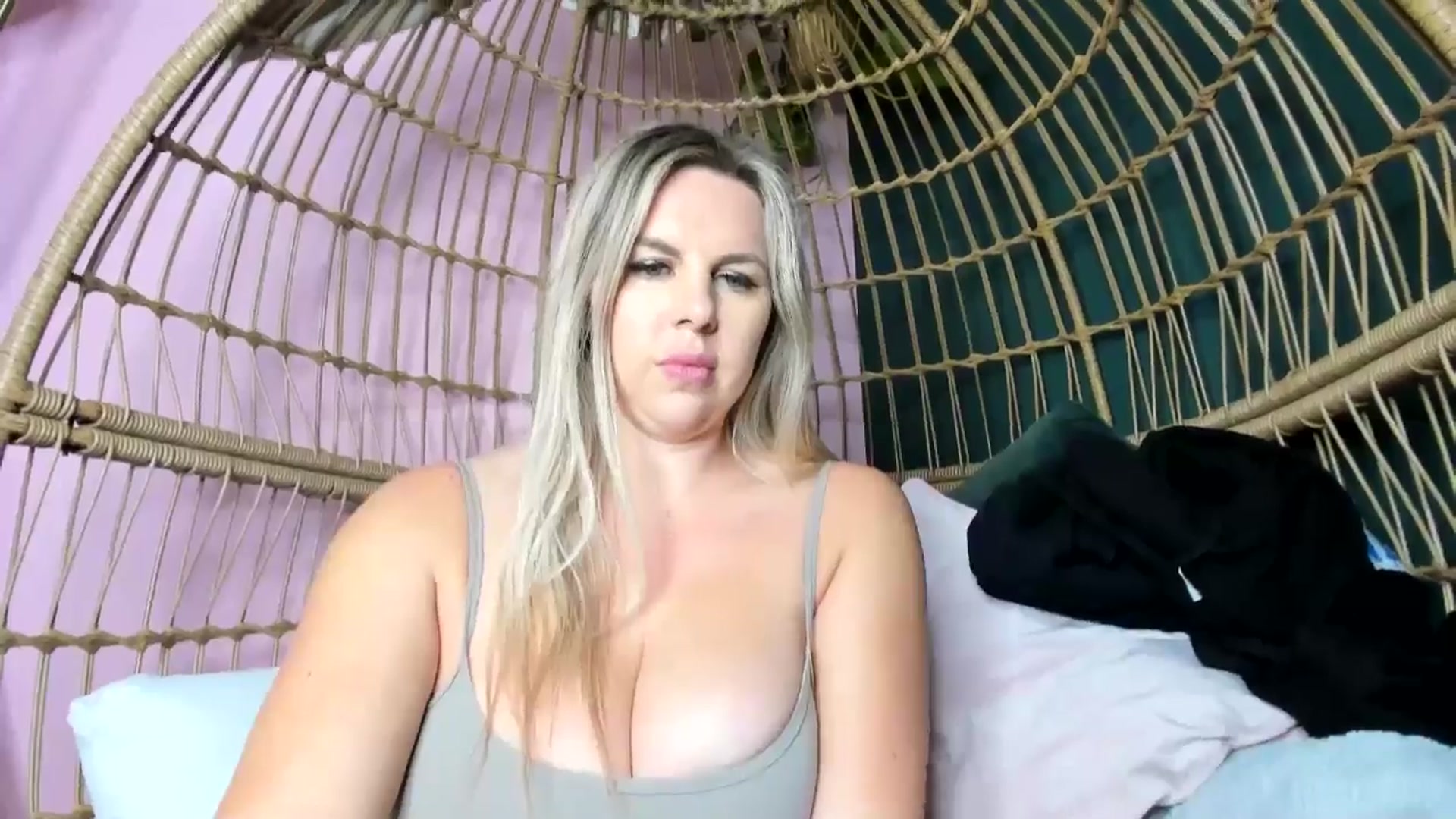 Gallery image thumbnail from TripleDBabe's myfreecams stream on, 04/29/2026, 04:24 image 2 of 20