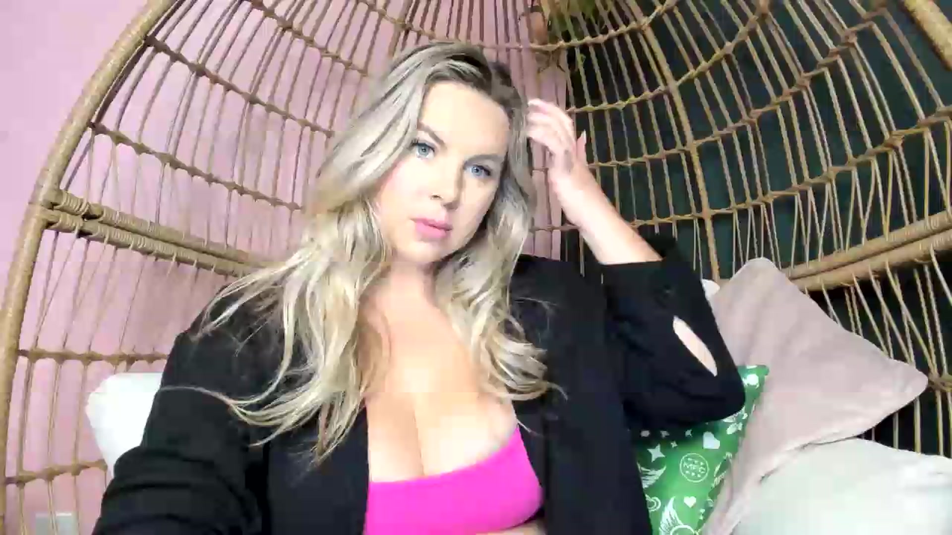 Gallery image thumbnail from TripleDBabe's myfreecams stream on, 06/08/2026, 18:27 image 7 of 20
