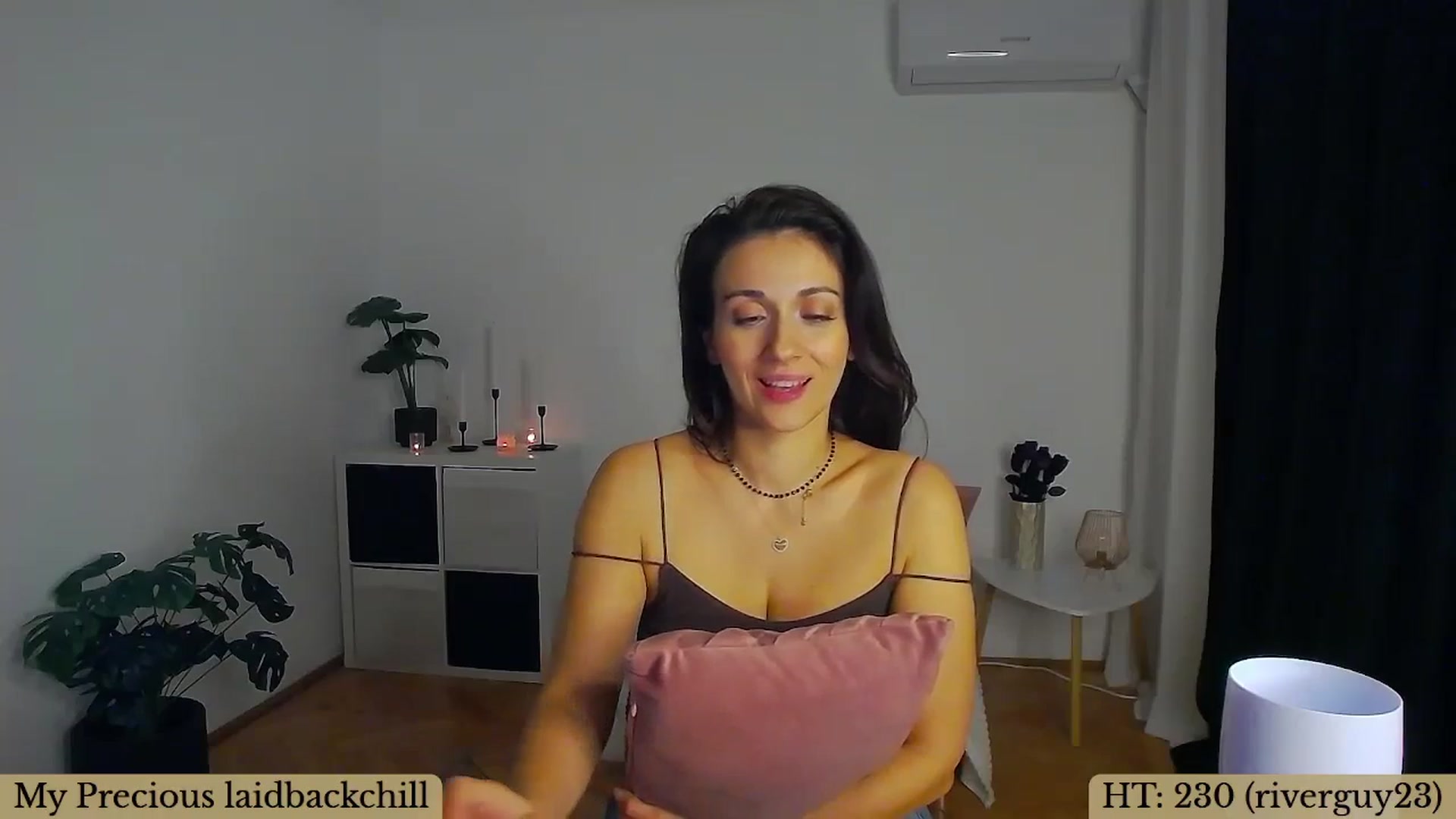 Gallery image thumbnail from Trixi's myfreecams stream on, 01/06/2025, 03:11 image 15 of 20