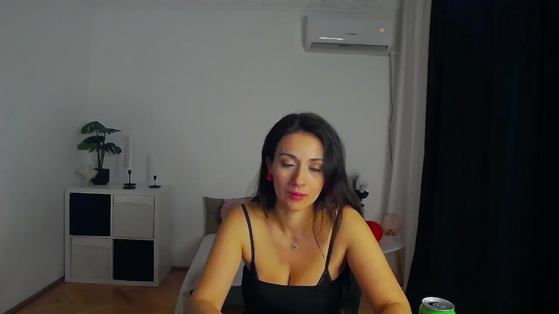 Gallery image thumbnail from Trixi's myfreecams stream on, 02/24/2025, 03:45 image 15 of 20