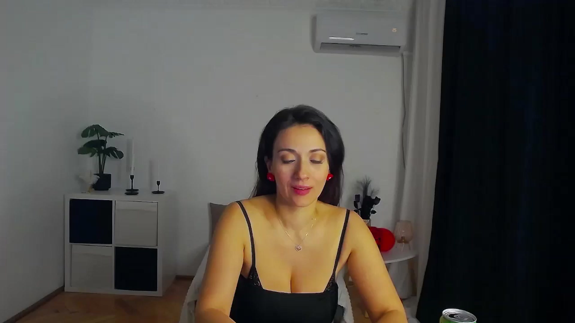 Gallery image thumbnail from Trixi's myfreecams stream on, 02/24/2025, 03:45 image 1 of 20