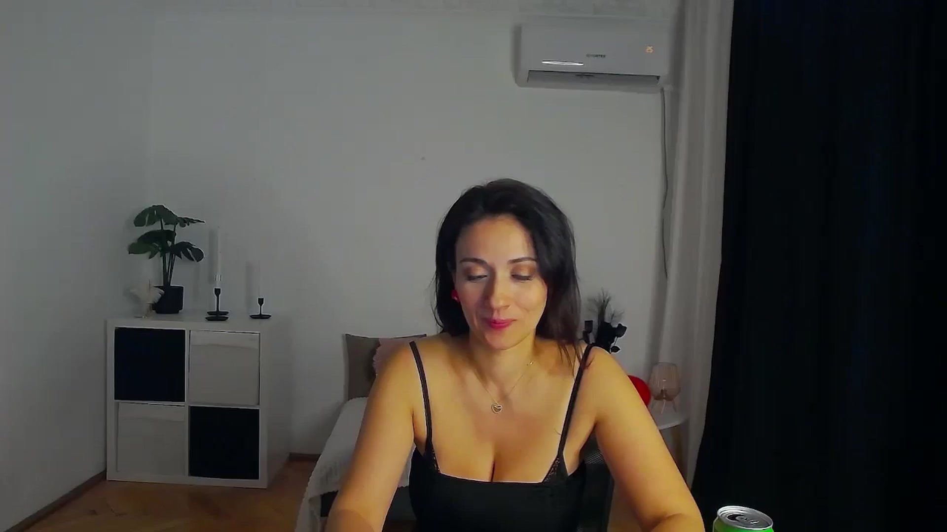 Gallery image thumbnail from Trixi's myfreecams stream on, 02/24/2025, 03:45 image 11 of 20