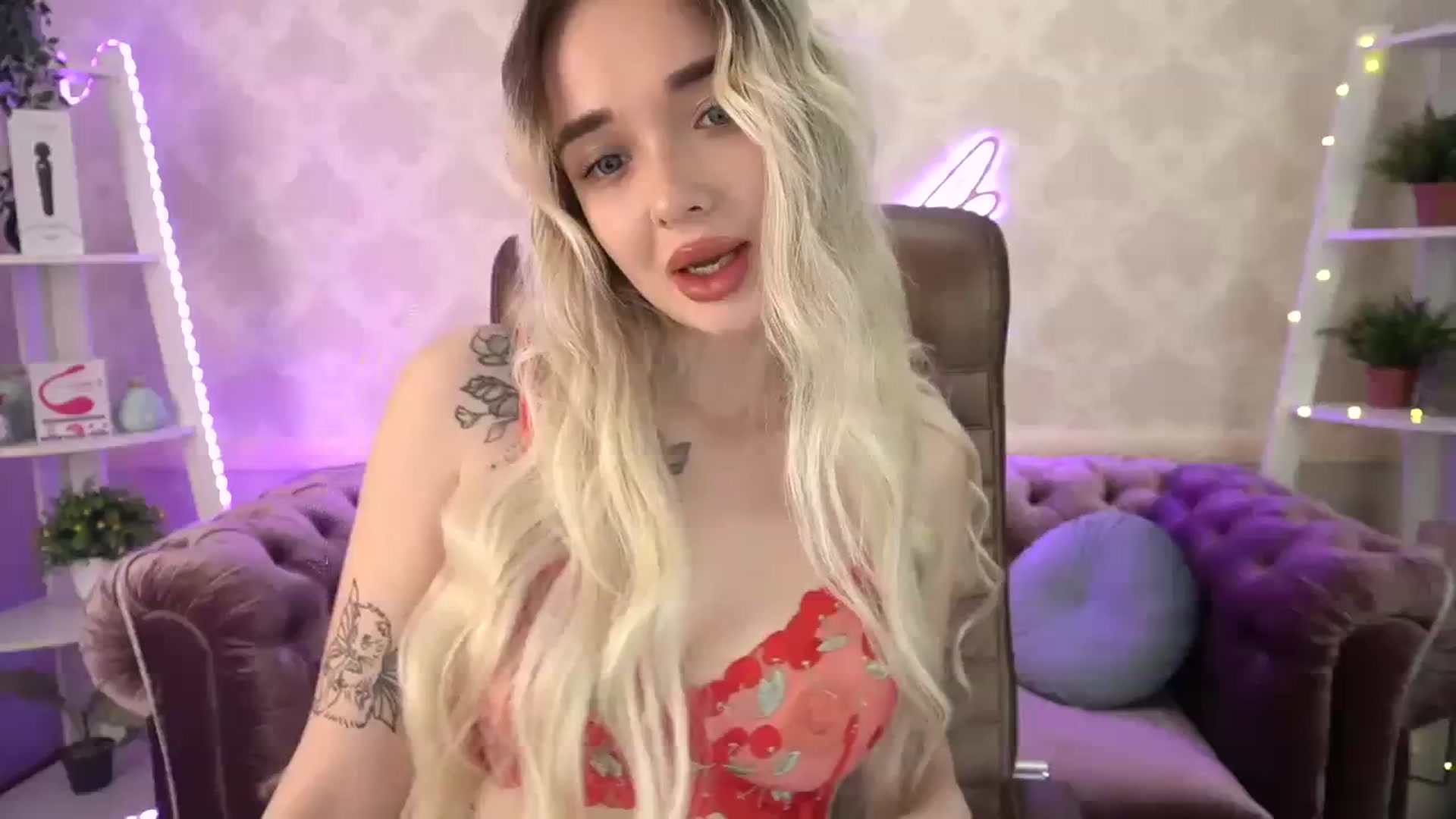 Gallery image thumbnail from TrixieHey's myfreecams stream on, 03/31/2024, 19:45 image 8 of 20