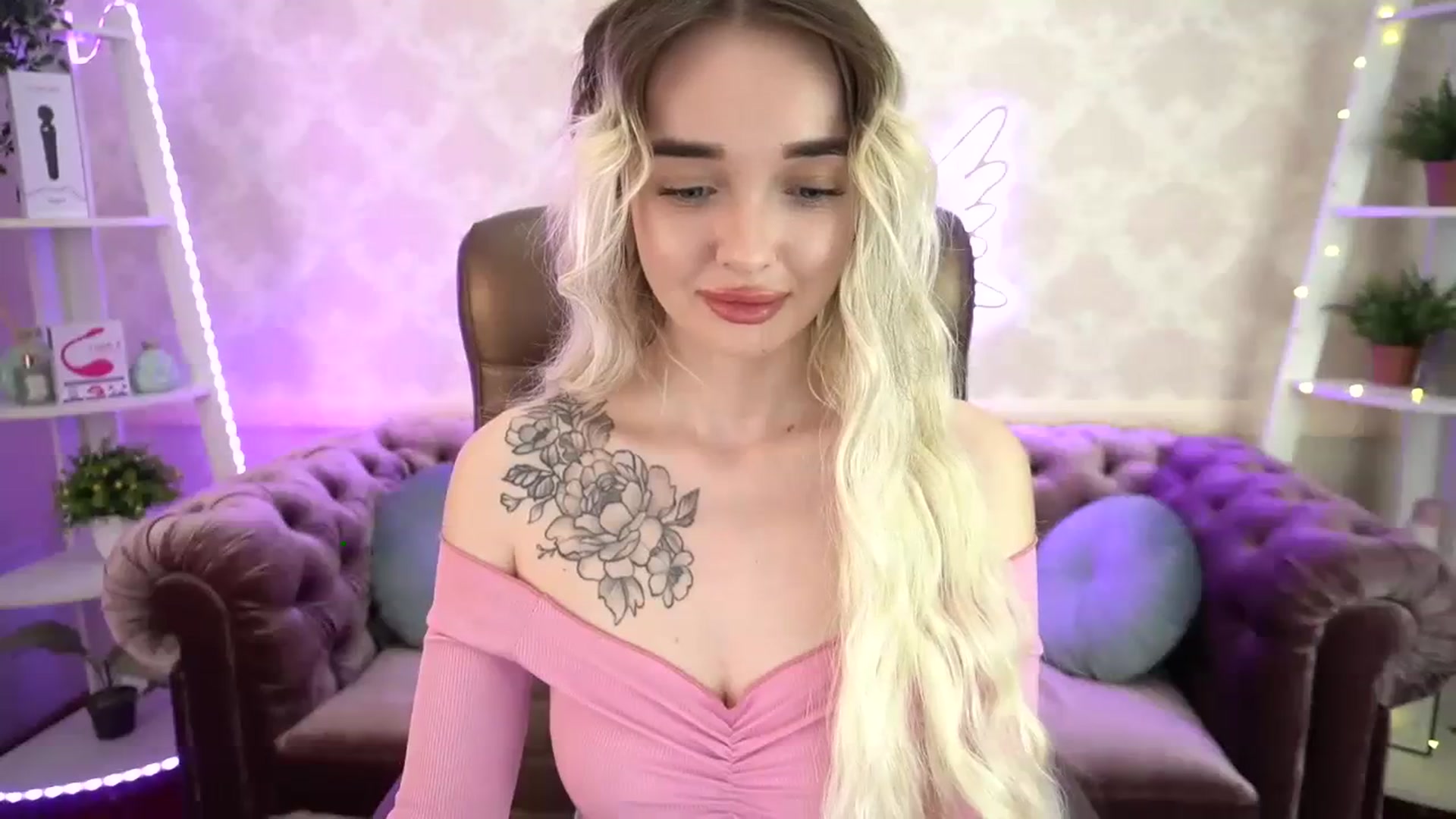 Gallery image thumbnail from TrixieHey's myfreecams stream on, 04/03/2024, 19:54 image 5 of 20