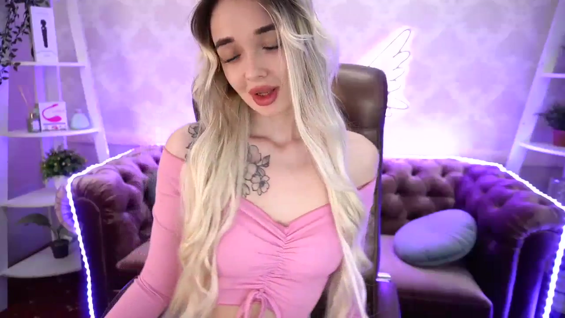 Gallery image thumbnail from TrixieHey's myfreecams stream on, 04/08/2024, 24:01 image 20 of 20
